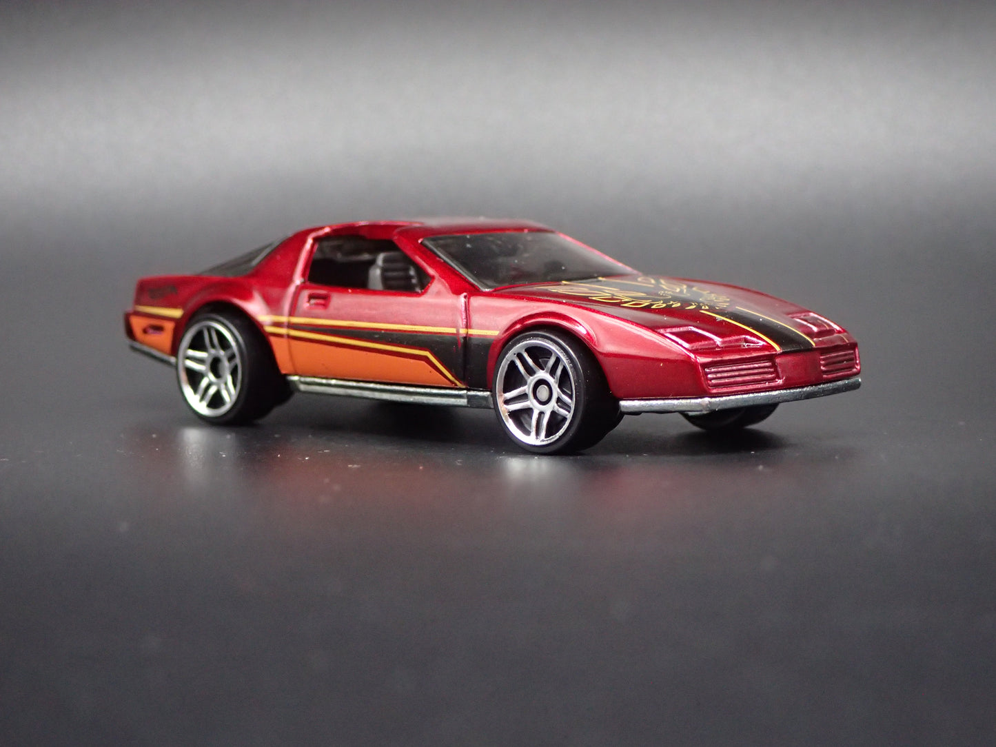 1980 80 PONTIAC FIREBIRD RARE. 1:64 SCALE COLLECTIBLE DIORAMA DIECAST MODEL CAR