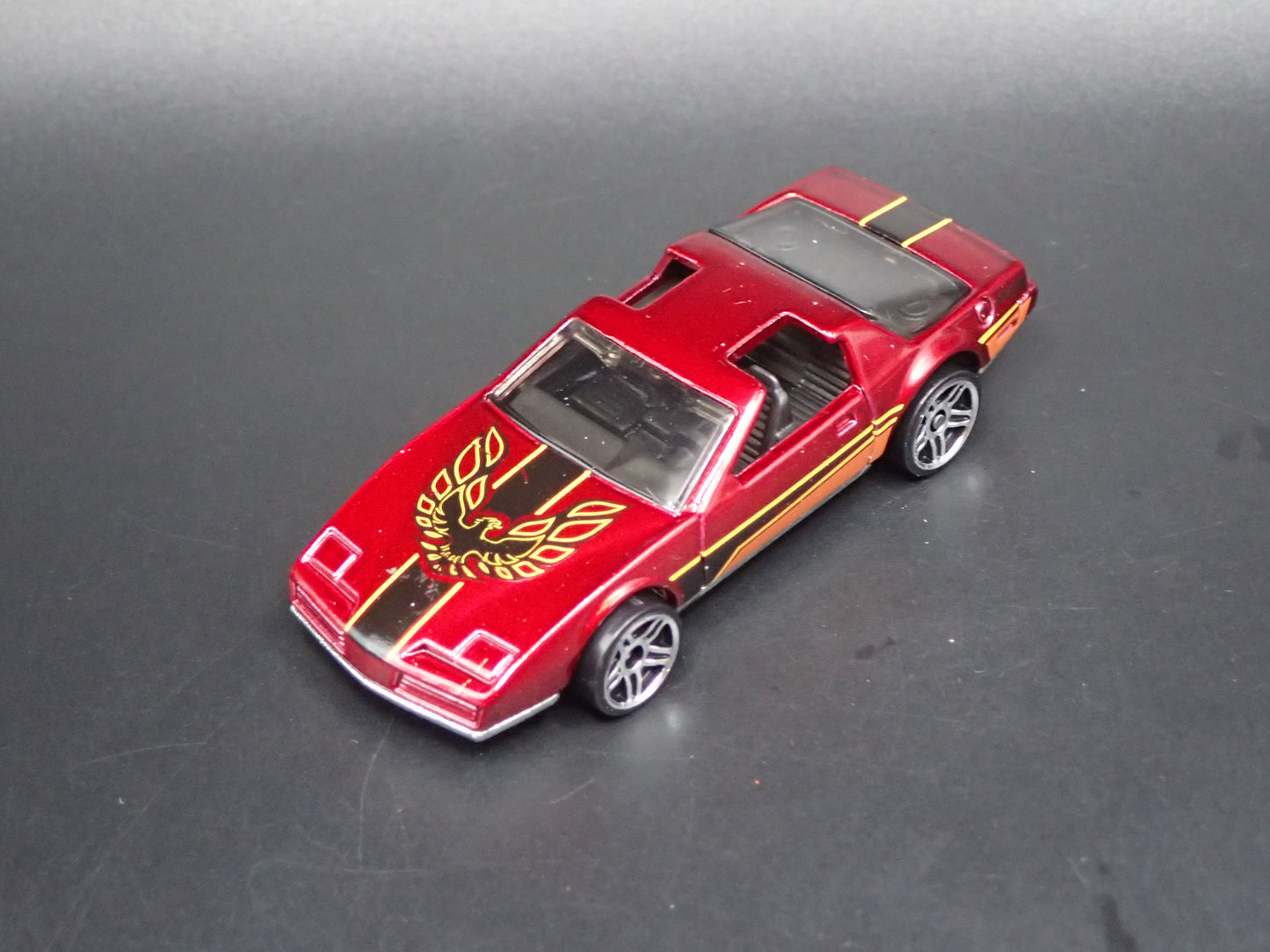 1980 80 PONTIAC FIREBIRD RARE. 1:64 SCALE COLLECTIBLE DIORAMA DIECAST MODEL CAR