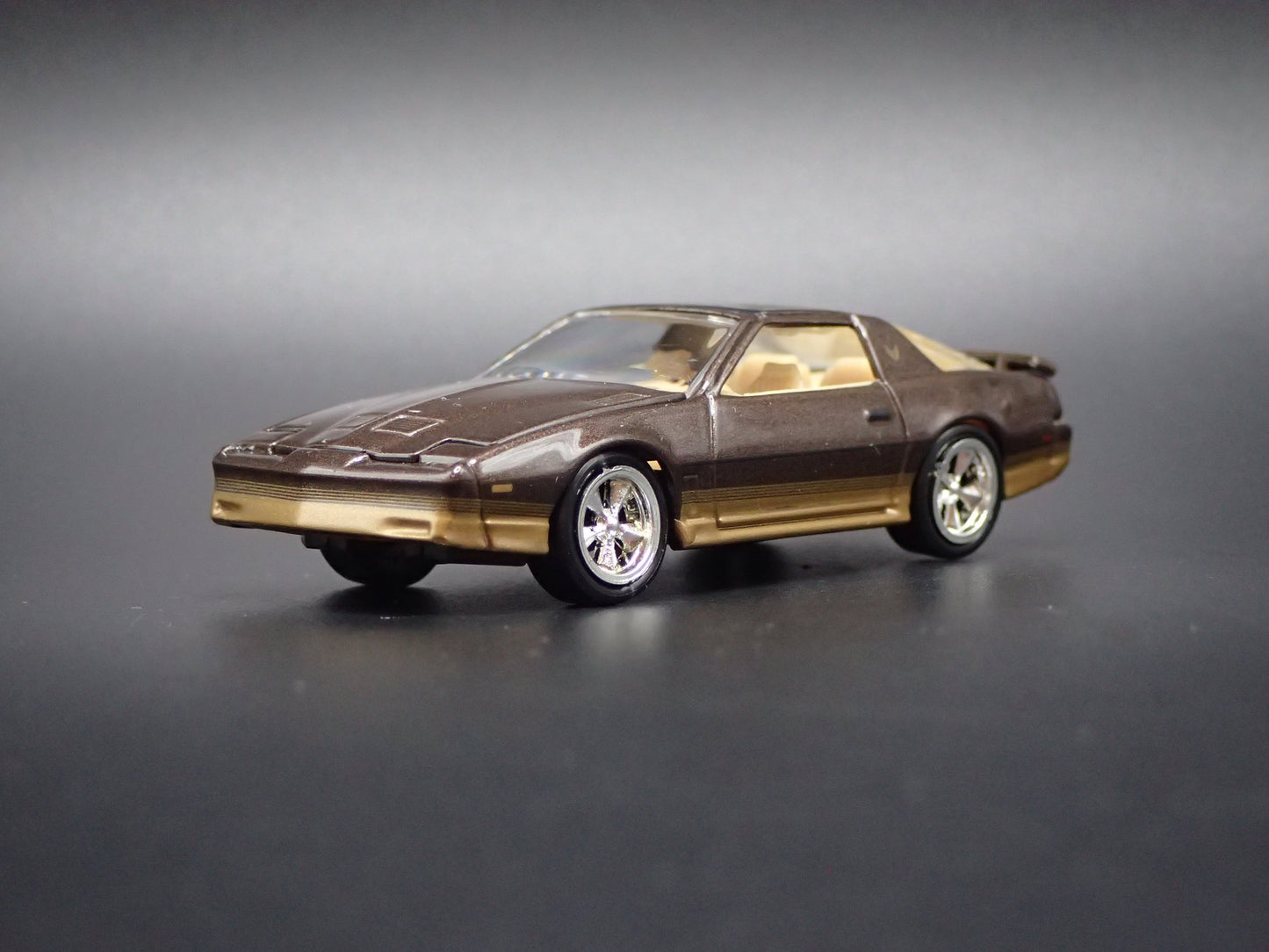 1985 85 PONTIAC FIREBIRD BROWN 1:64 SCALE COLLECTIBLE DIECAST MODEL CAR