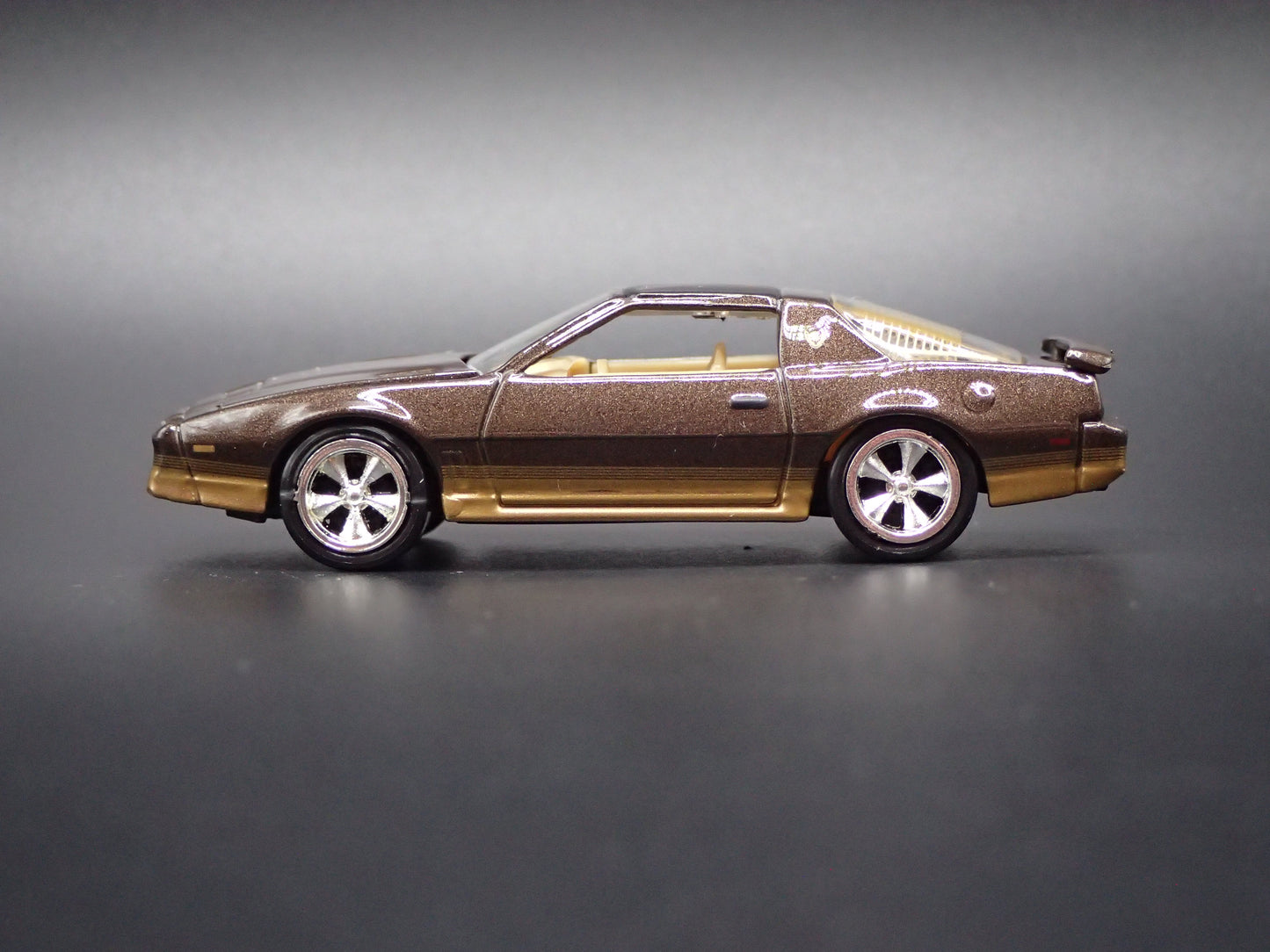 1985 85 PONTIAC FIREBIRD BROWN 1:64 SCALE COLLECTIBLE DIECAST MODEL CAR