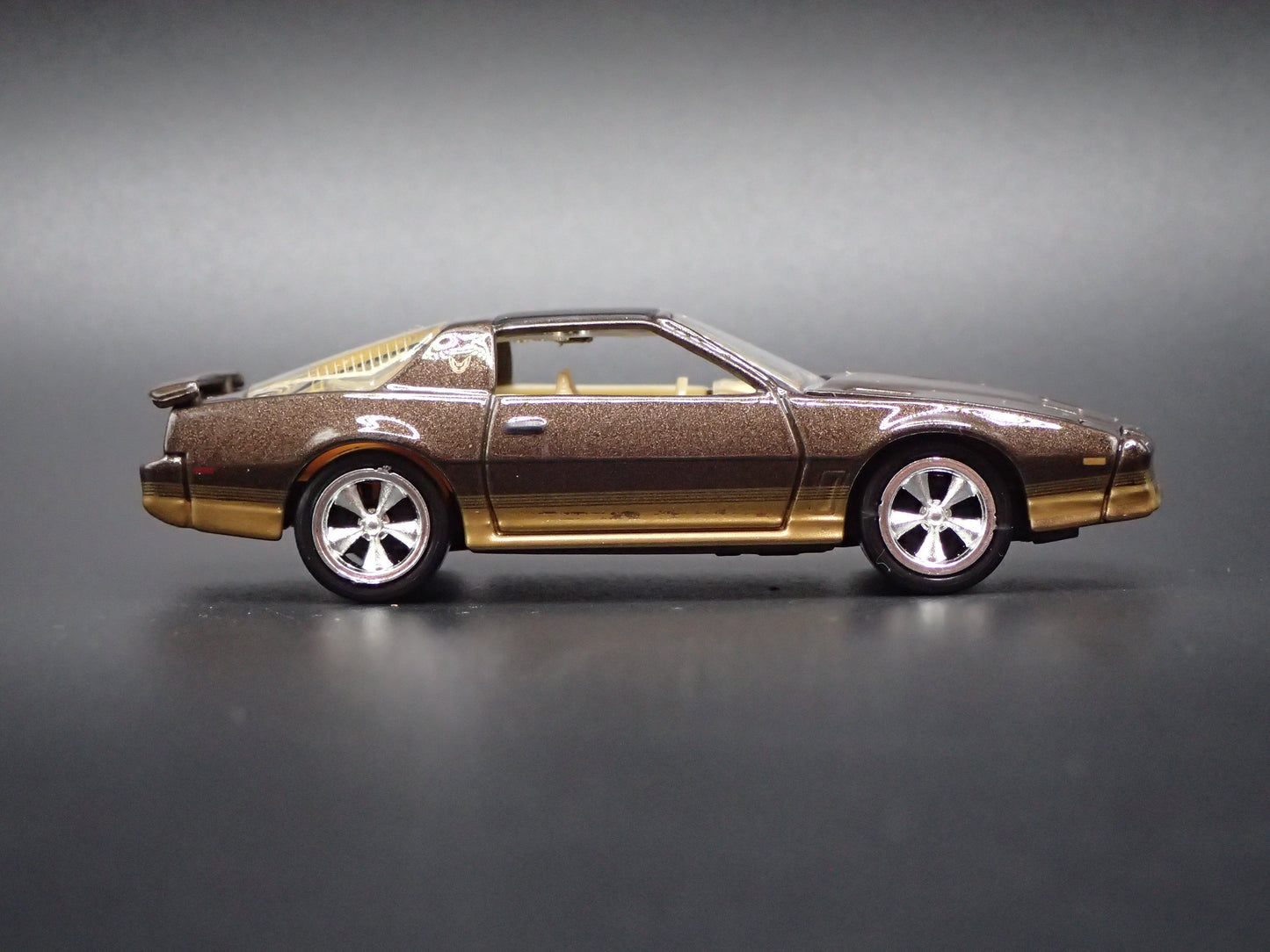 1985 85 PONTIAC FIREBIRD BROWN 1:64 SCALE COLLECTIBLE DIECAST MODEL CAR