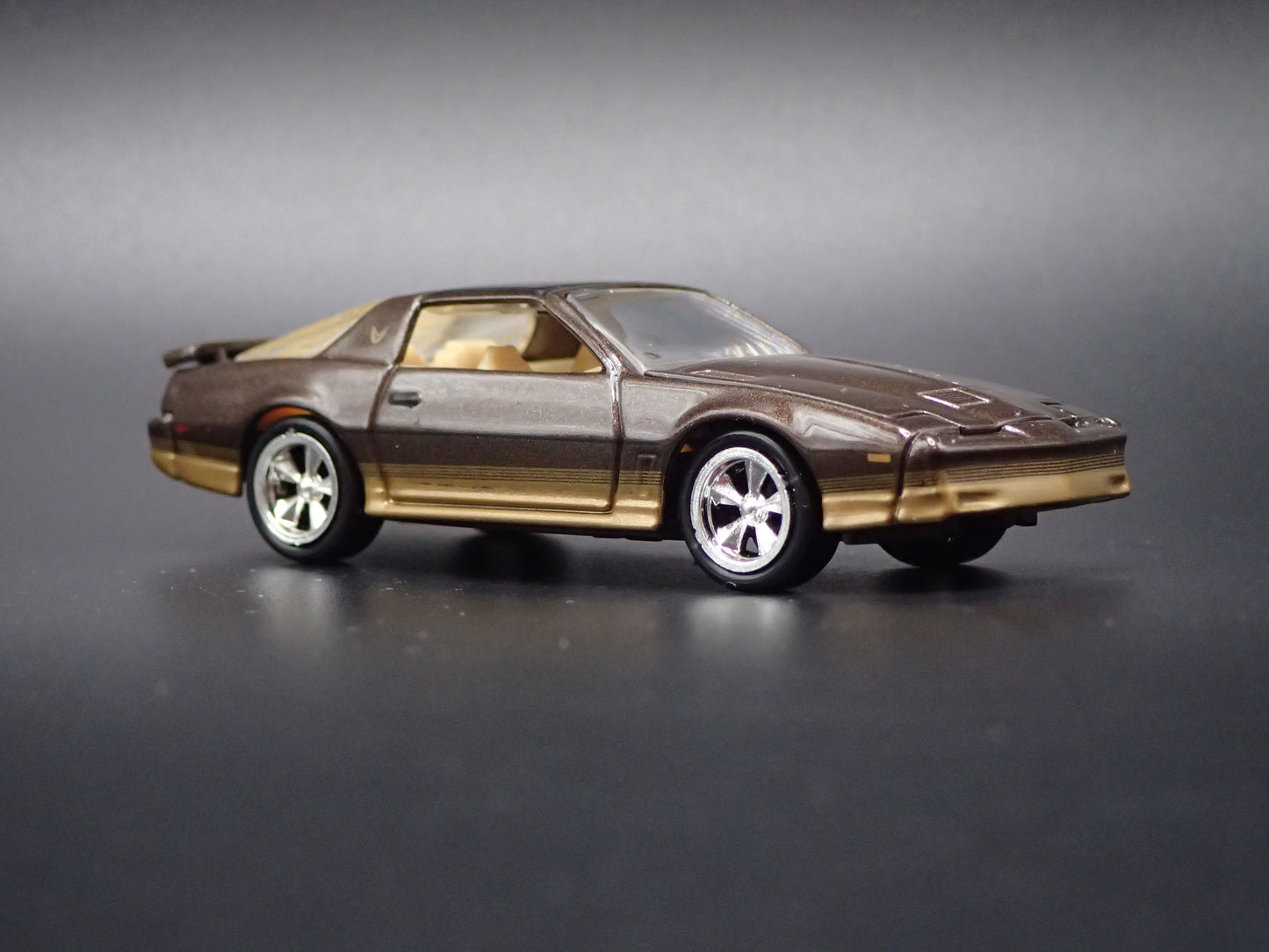 1985 85 PONTIAC FIREBIRD BROWN 1:64 SCALE COLLECTIBLE DIECAST MODEL CAR