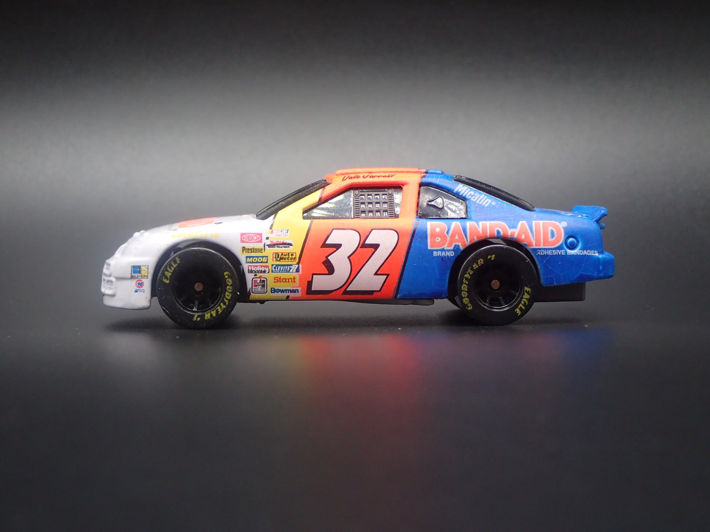 1995 95 FORD THUNDERBIRD 32 DALE JARRETT NASCAR 1:64 SCALE DIECAST MODEL CAR