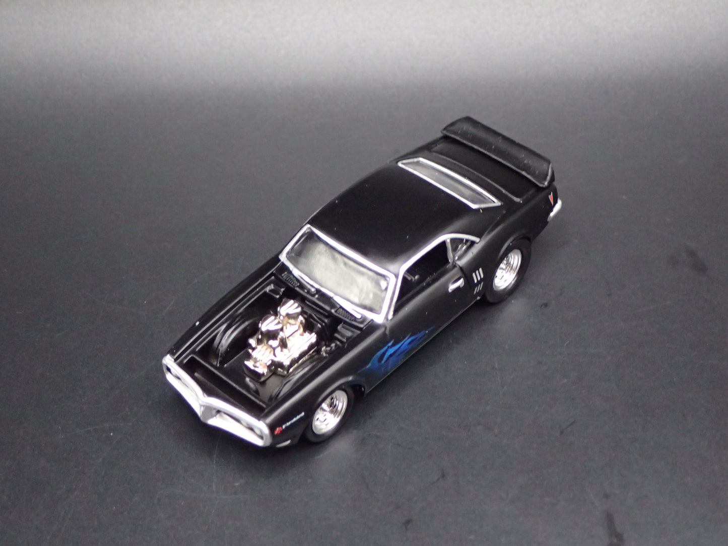 1968 68 PONTIAC FIREBIRD BLACK 1/64 SCALE COLLECTIBLE DIORAMA DIECAST MODEL CAR