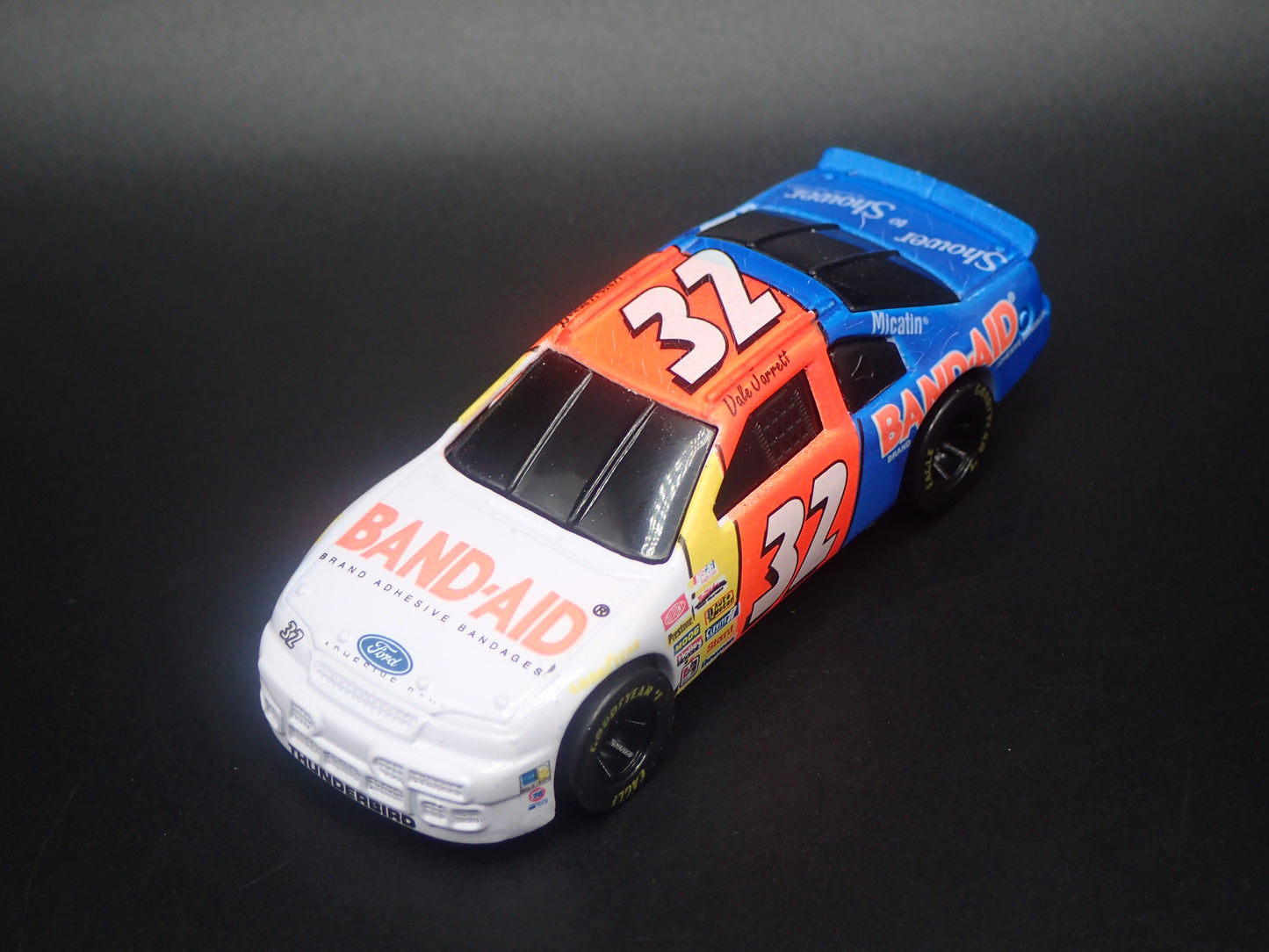 1995 95 FORD THUNDERBIRD 32 DALE JARRETT NASCAR 1:64 SCALE DIECAST MODEL CAR