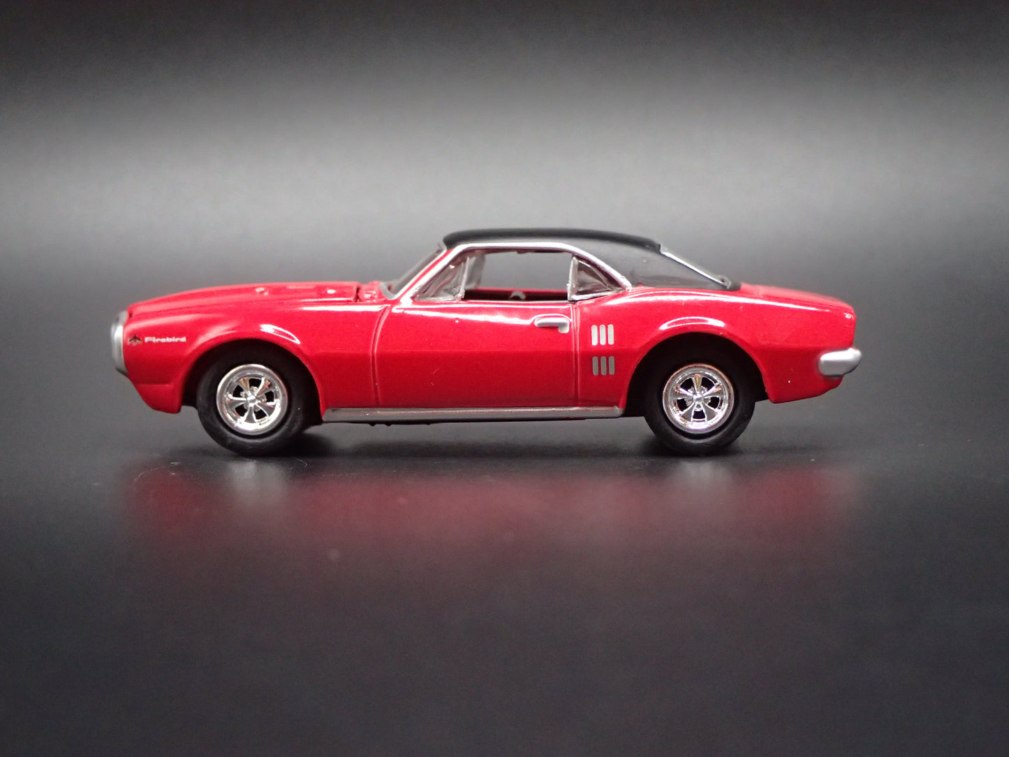 1967 67 PONTIAC FIREBIRD 400 1:64 SCALE COLLECTIBLE DIORAMA DIECAST MODEL CAR