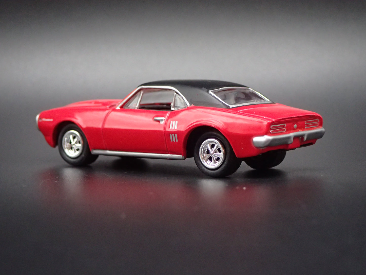 1967 67 PONTIAC FIREBIRD 400 1:64 SCALE COLLECTIBLE DIORAMA DIECAST MODEL CAR