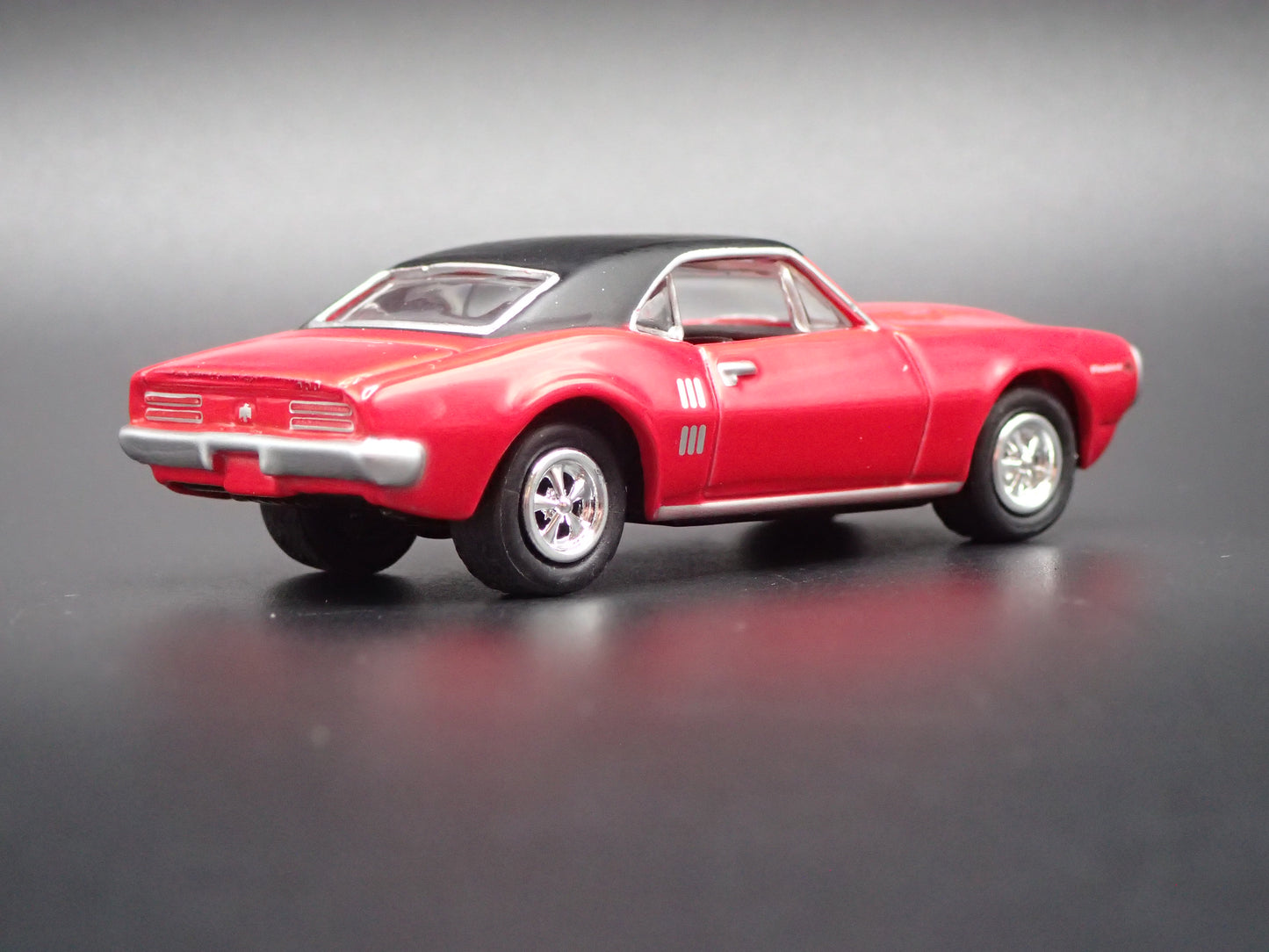 1967 67 PONTIAC FIREBIRD 400 1:64 SCALE COLLECTIBLE DIORAMA DIECAST MODEL CAR