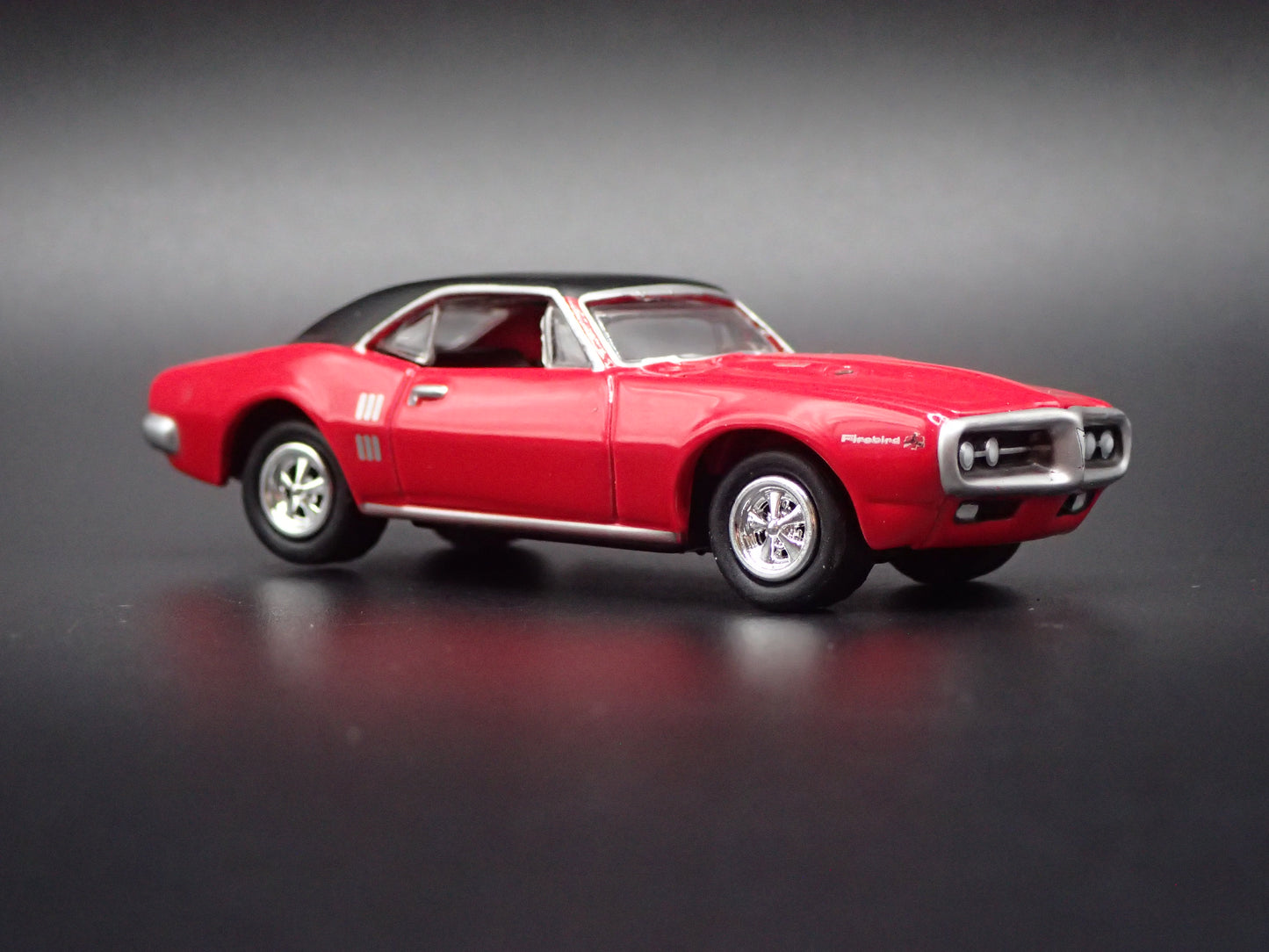 1967 67 PONTIAC FIREBIRD 400 1:64 SCALE COLLECTIBLE DIORAMA DIECAST MODEL CAR
