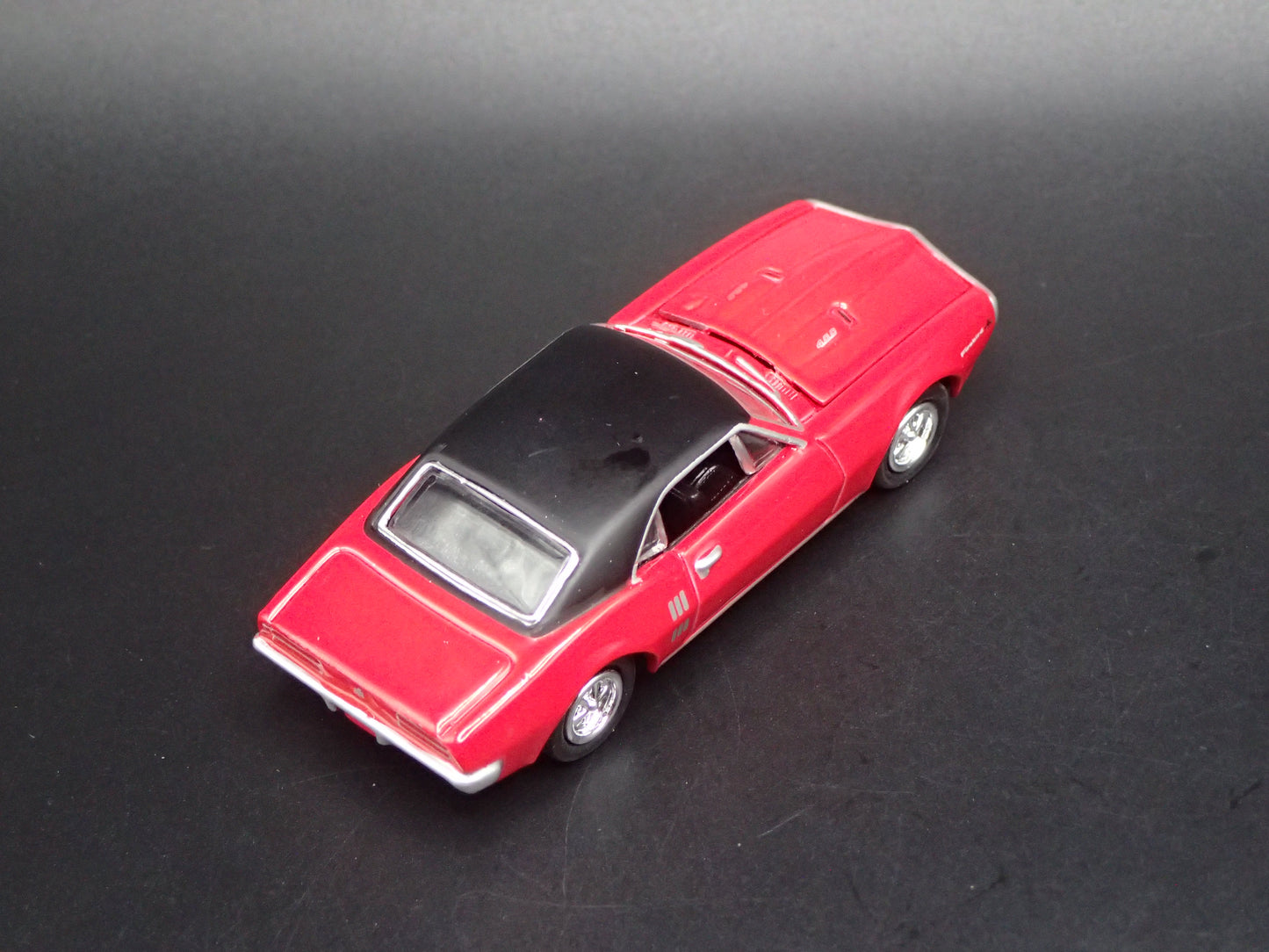 1967 67 PONTIAC FIREBIRD 400 1:64 SCALE COLLECTIBLE DIORAMA DIECAST MODEL CAR