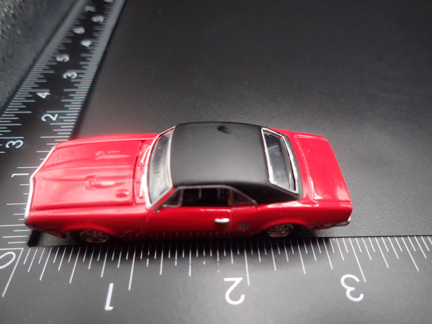 1967 67 PONTIAC FIREBIRD 400 1:64 SCALE COLLECTIBLE DIORAMA DIECAST MODEL CAR