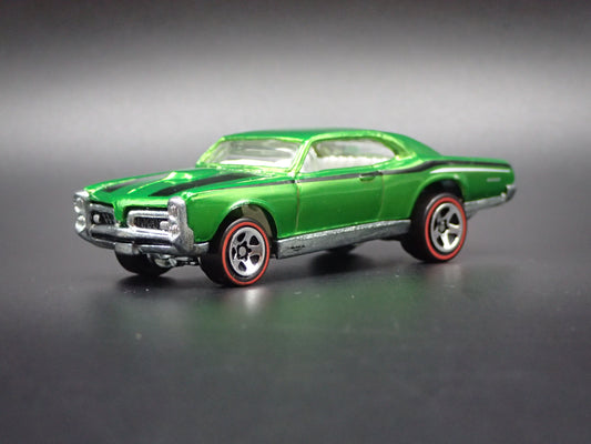 1967 PONTIAC GTO GREEN 1:64 SCALE LIMITED COLLECTIBLE DIORAMA DIECAST MODEL CAR