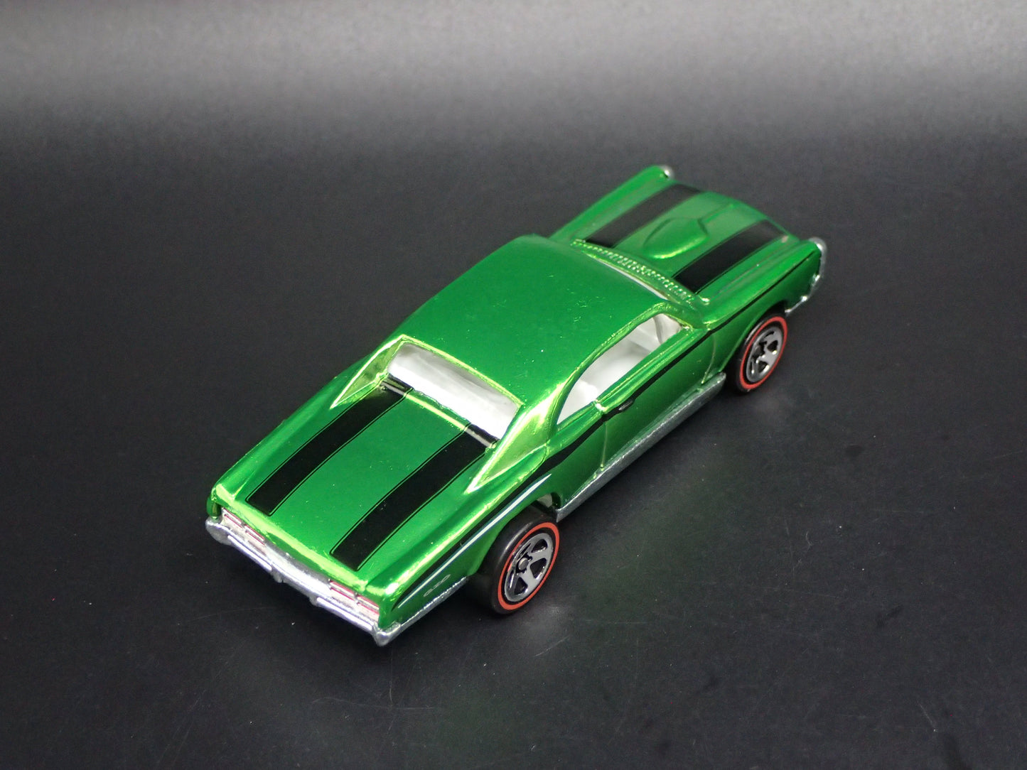 1967 PONTIAC GTO GREEN 1:64 SCALE LIMITED COLLECTIBLE DIORAMA DIECAST MODEL CAR