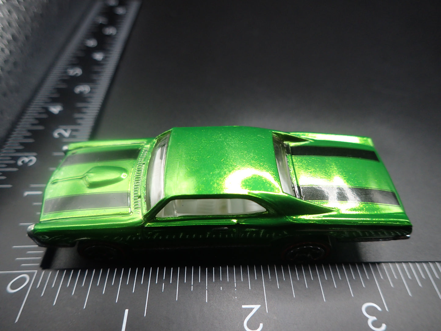1967 PONTIAC GTO GREEN 1:64 SCALE LIMITED COLLECTIBLE DIORAMA DIECAST MODEL CAR