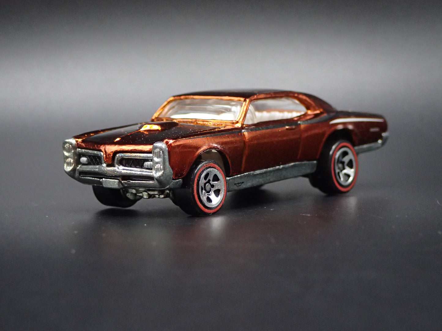 1967 PONTIAC GTO ORANGE 1:64 SCALE LIMITED COLLECTIBLE DIORAMA DIECAST MODEL CAR