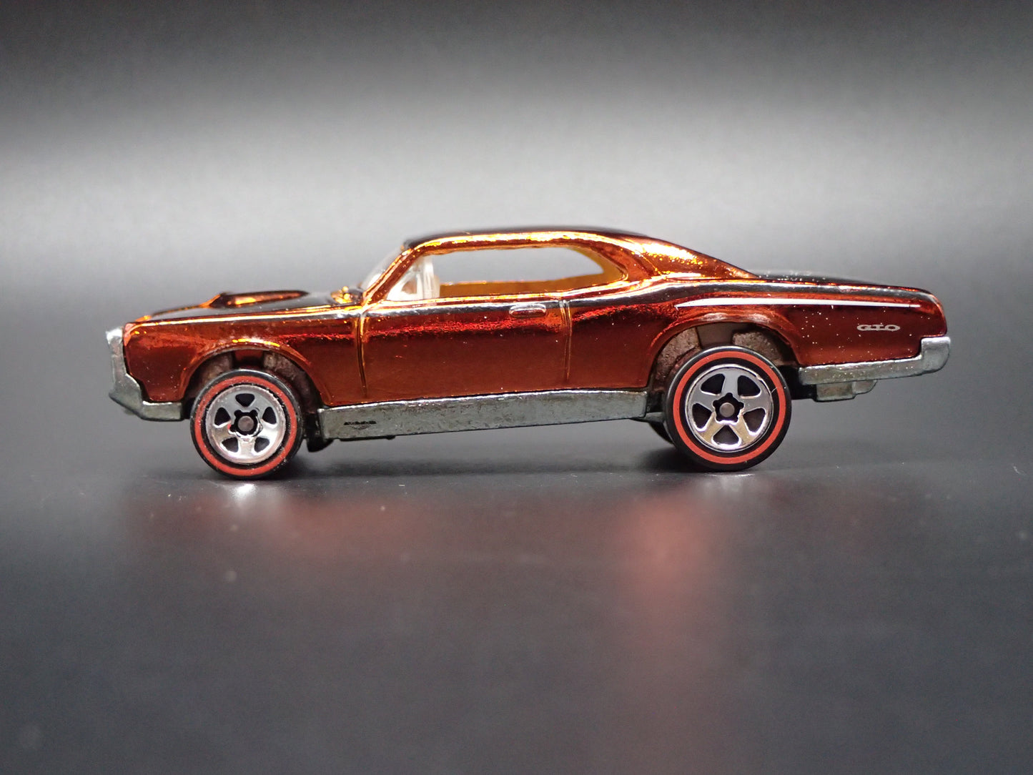 1967 PONTIAC GTO ORANGE 1:64 SCALE LIMITED COLLECTIBLE DIORAMA DIECAST MODEL CAR