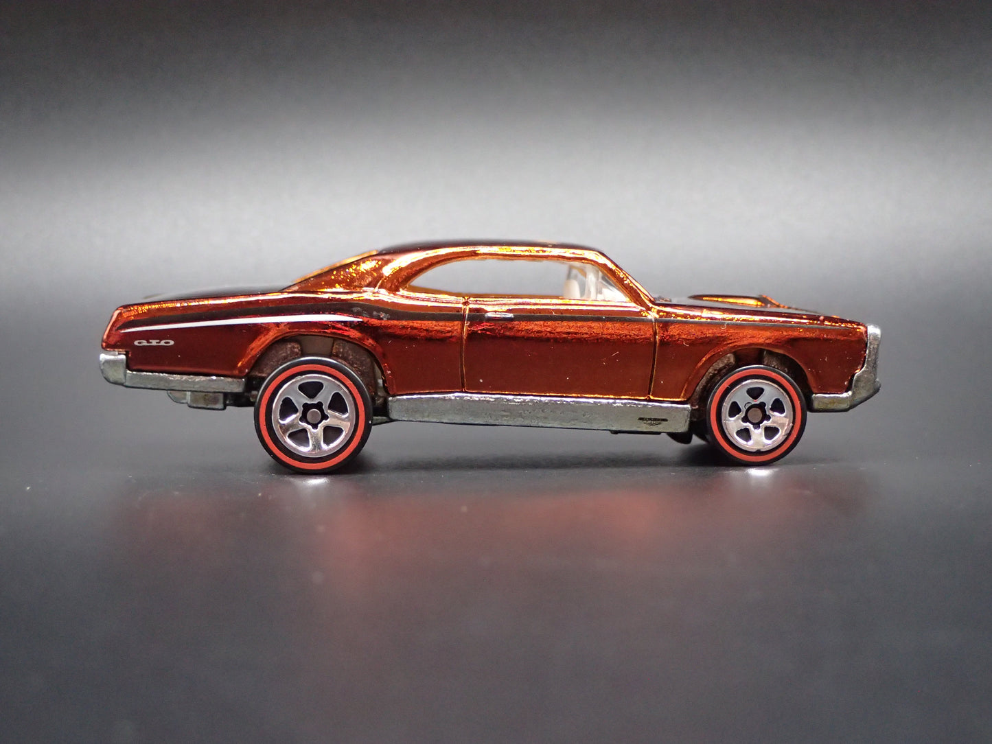 1967 PONTIAC GTO ORANGE 1:64 SCALE LIMITED COLLECTIBLE DIORAMA DIECAST MODEL CAR