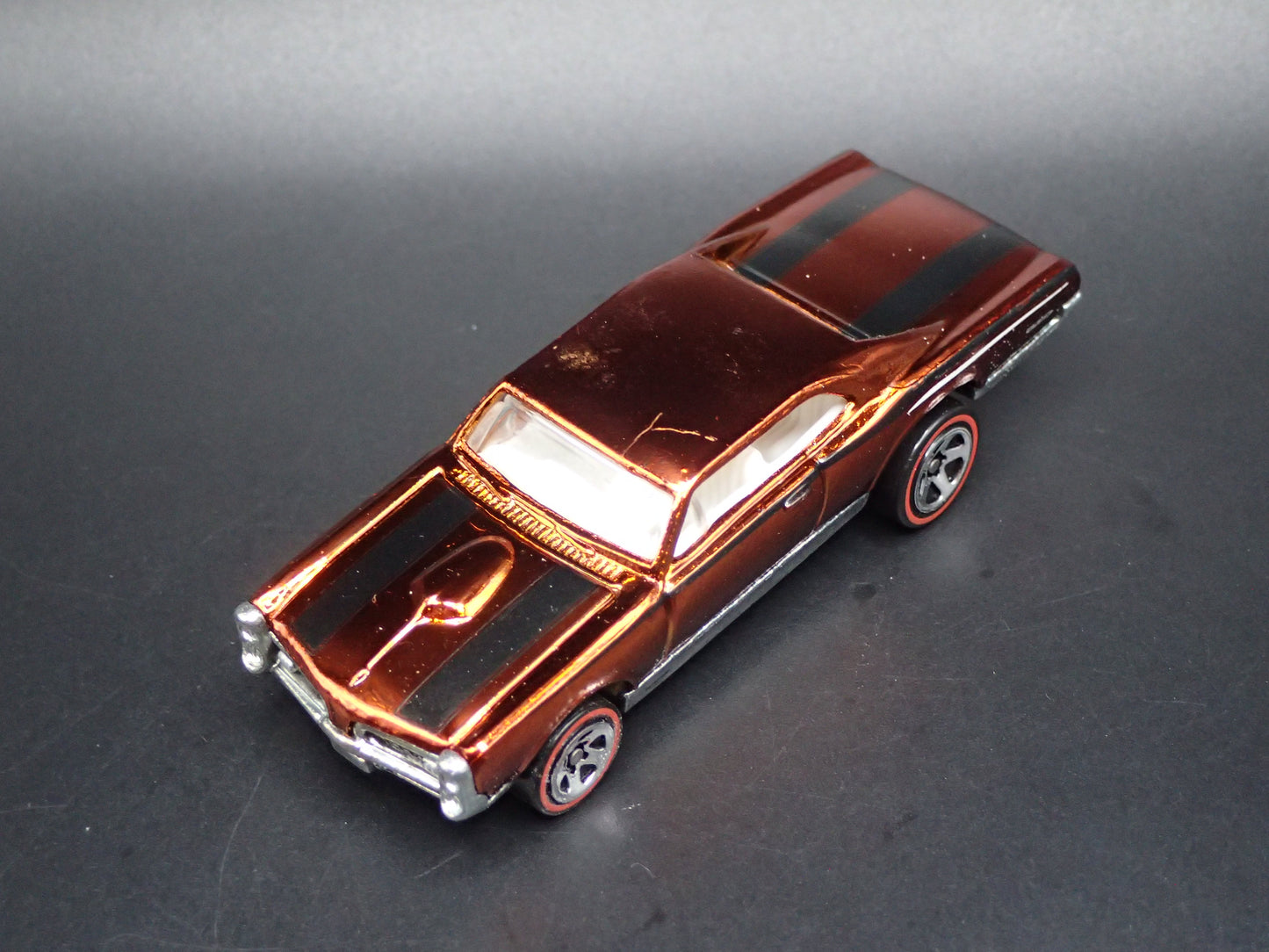 1967 PONTIAC GTO ORANGE 1:64 SCALE LIMITED COLLECTIBLE DIORAMA DIECAST MODEL CAR