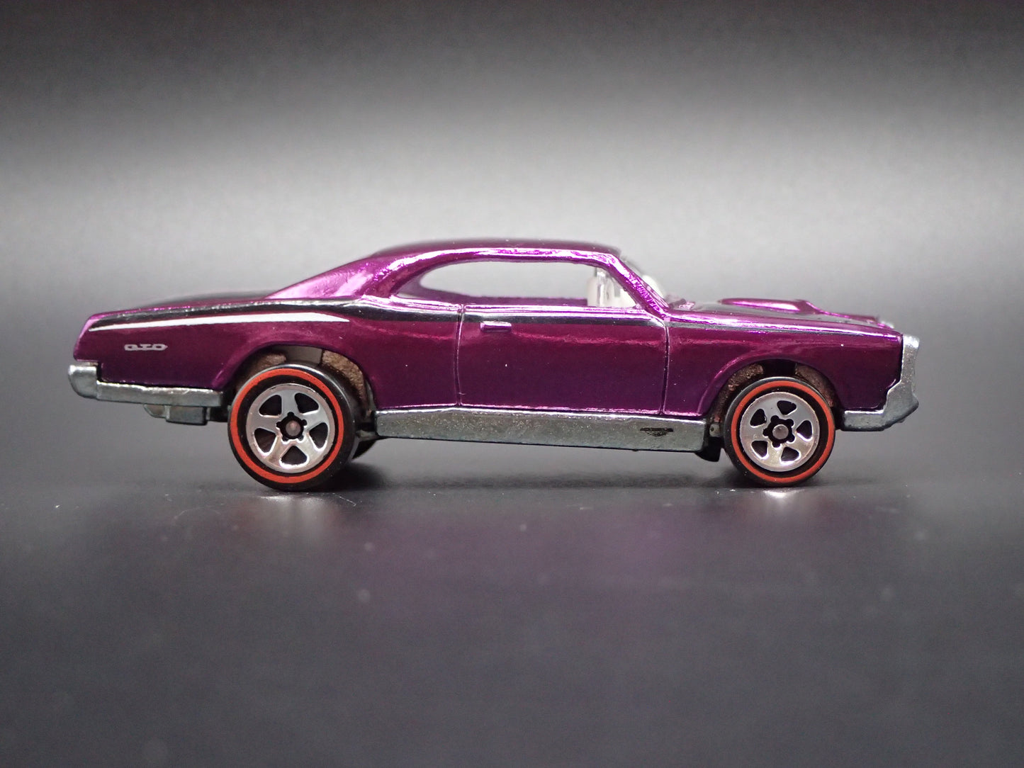 1967 PONTIAC GTO PURPLE 1:64 SCALE LIMITED COLLECTIBLE DIORAMA DIECAST MODEL CAR