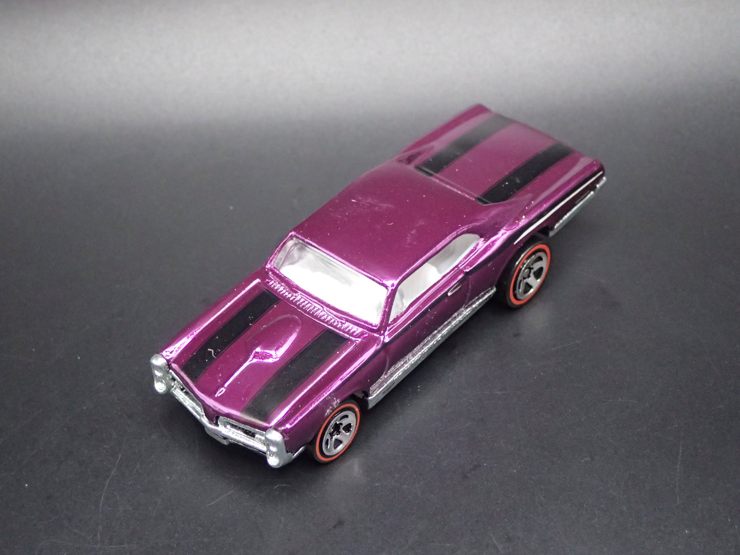 1967 PONTIAC GTO PURPLE 1:64 SCALE LIMITED COLLECTIBLE DIORAMA DIECAST MODEL CAR