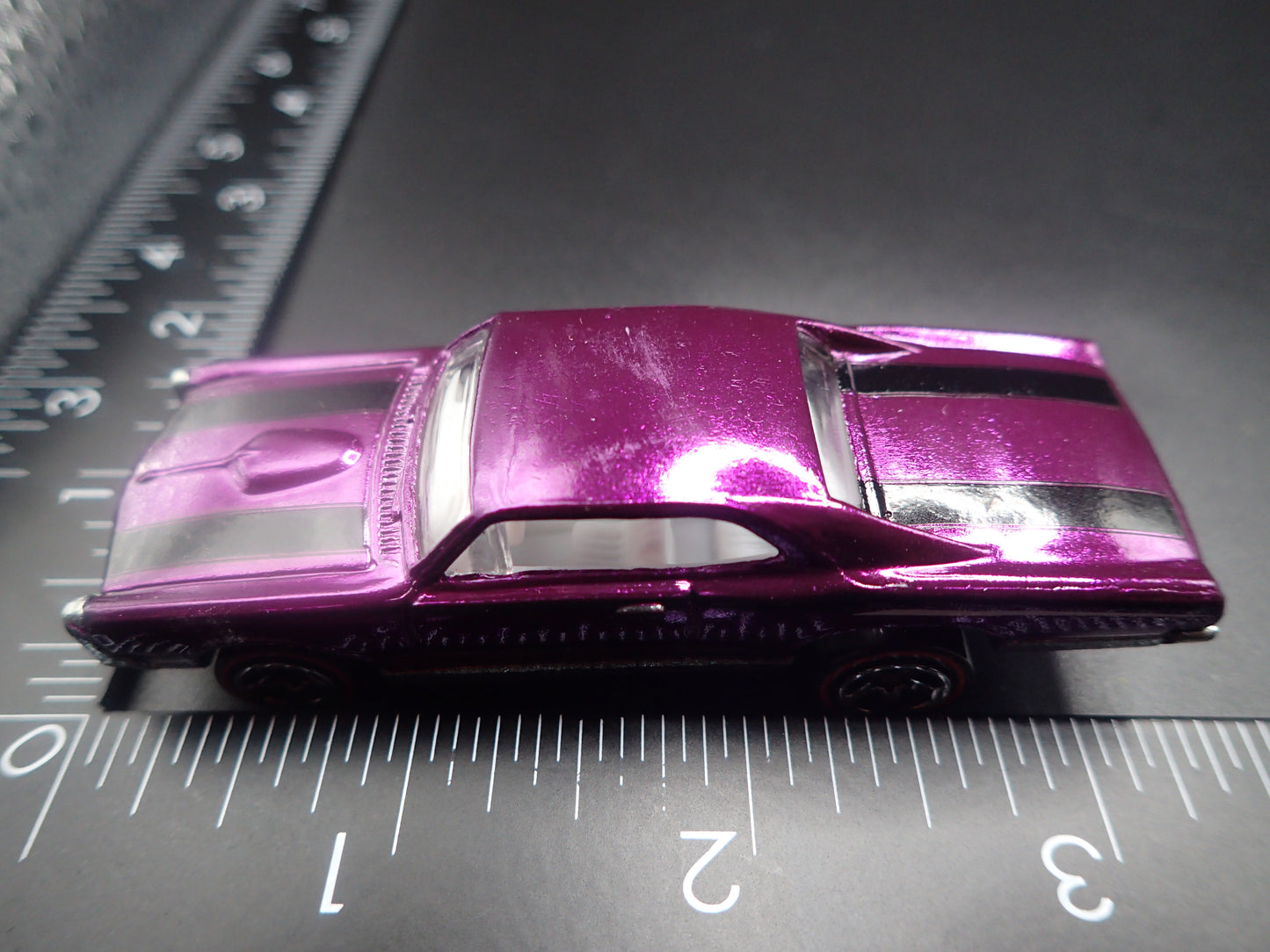 1967 PONTIAC GTO PURPLE 1:64 SCALE LIMITED COLLECTIBLE DIORAMA DIECAST MODEL CAR