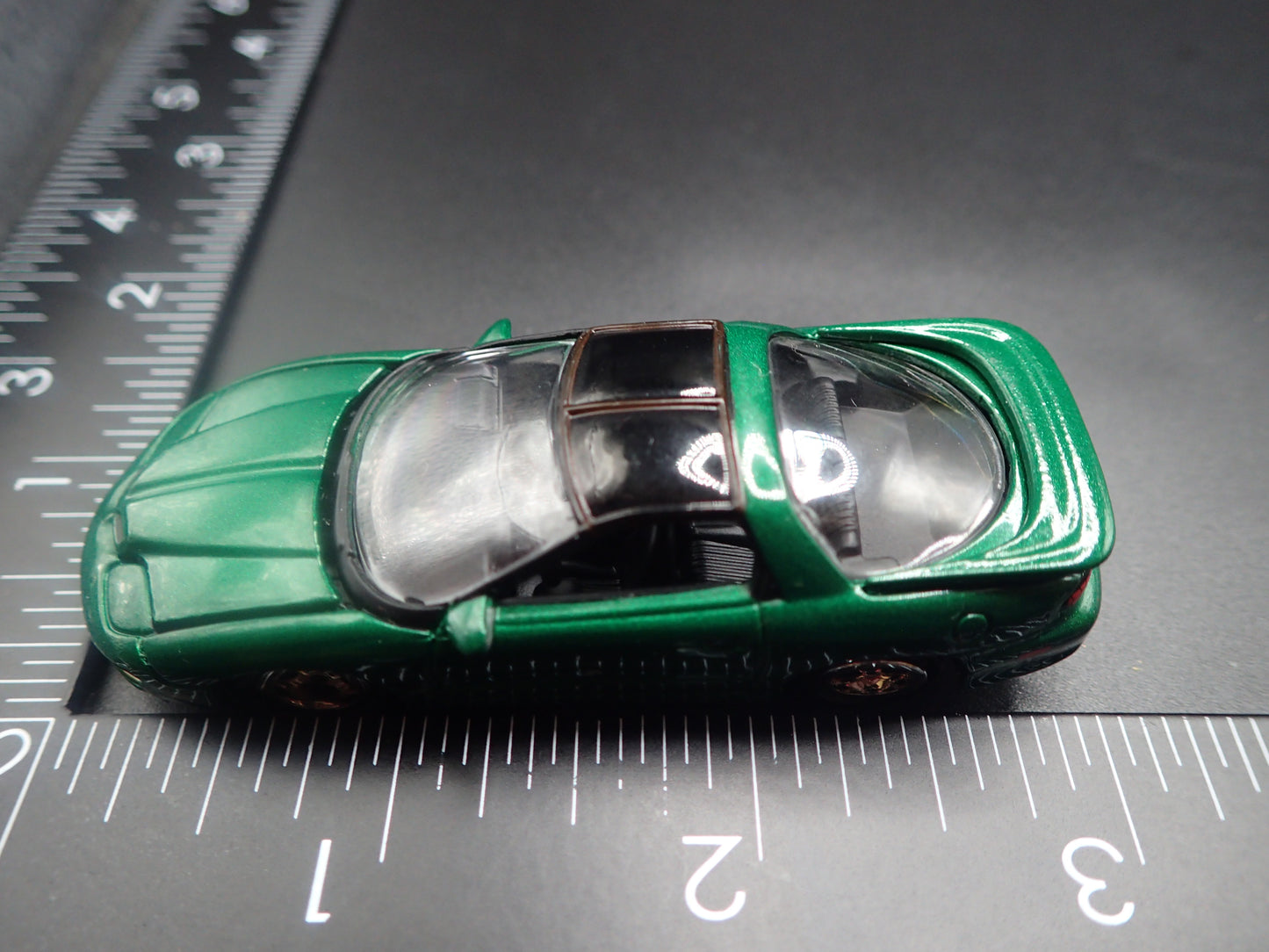 2001 01 PONTIAC FIREBIRD GREEN 1:64 SCALE COLLECTIBLE DIORAMA DIECAST MODEL CAR