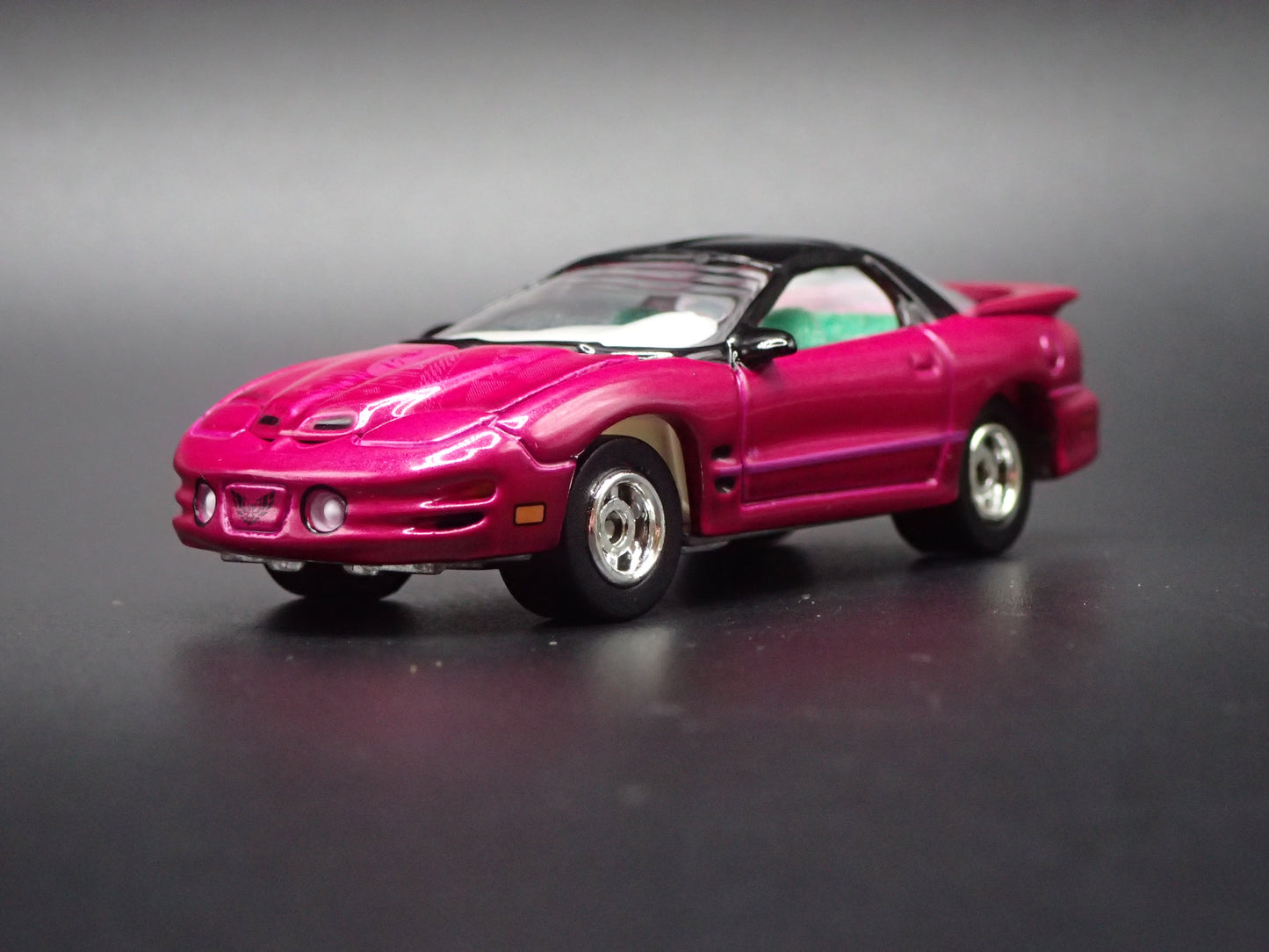 2002 02 PONTIAC FIREBIRD WS6 1:64 SCALE COLLECTIBLE DIORAMA DIECAST MODEL CAR