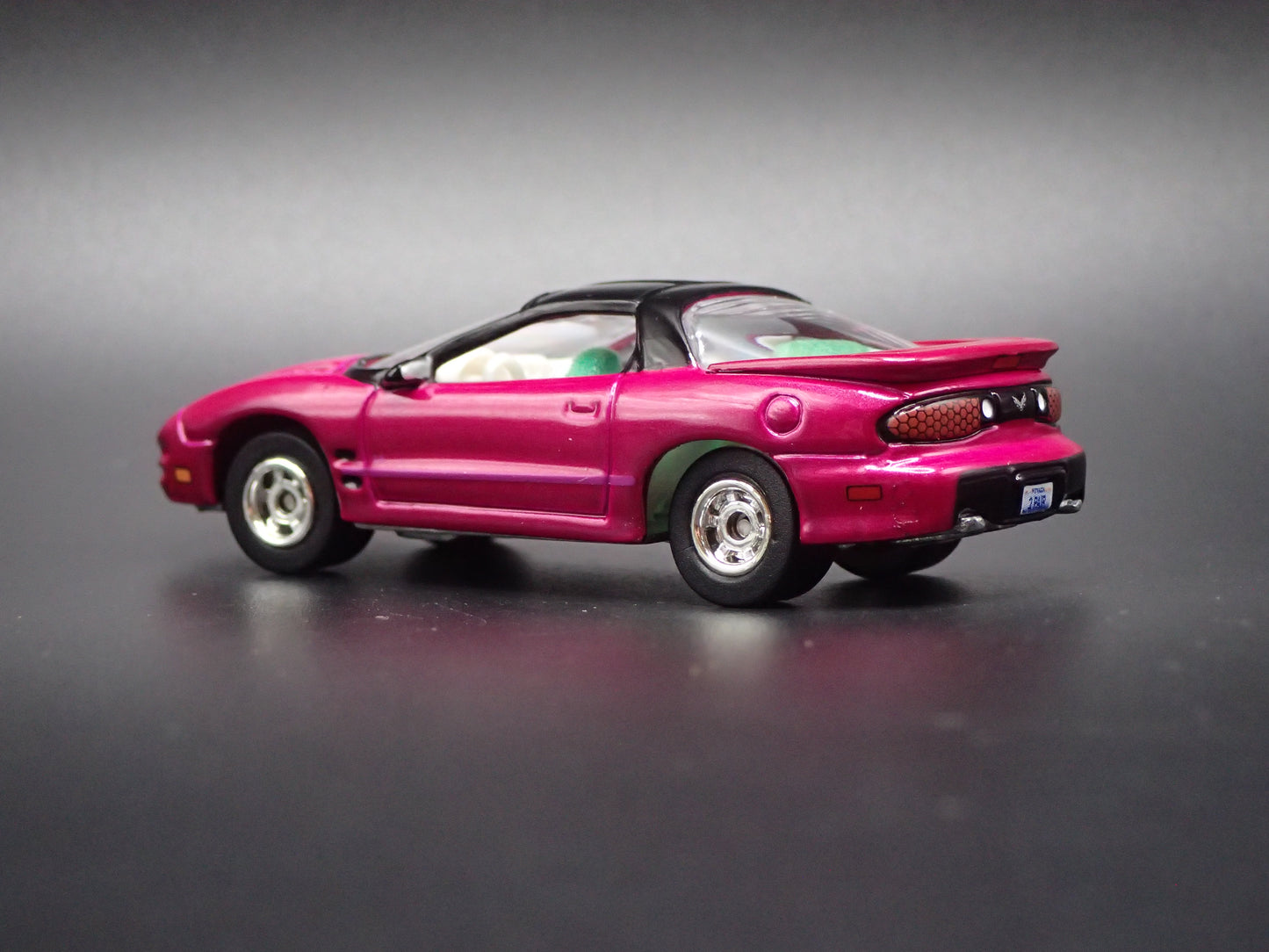 2002 02 PONTIAC FIREBIRD WS6 1:64 SCALE COLLECTIBLE DIORAMA DIECAST MODEL CAR