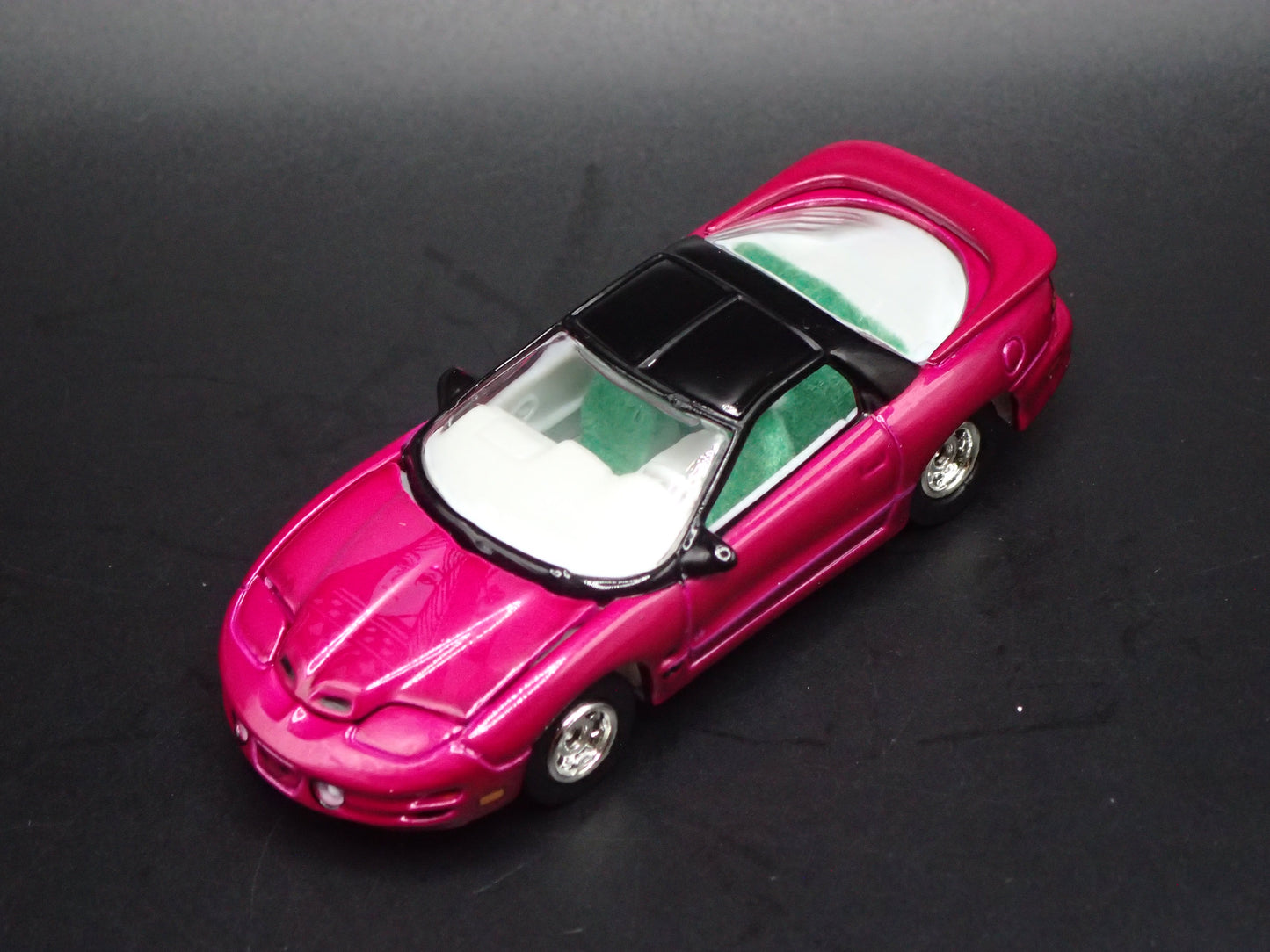 2002 02 PONTIAC FIREBIRD WS6 1:64 SCALE COLLECTIBLE DIORAMA DIECAST MODEL CAR