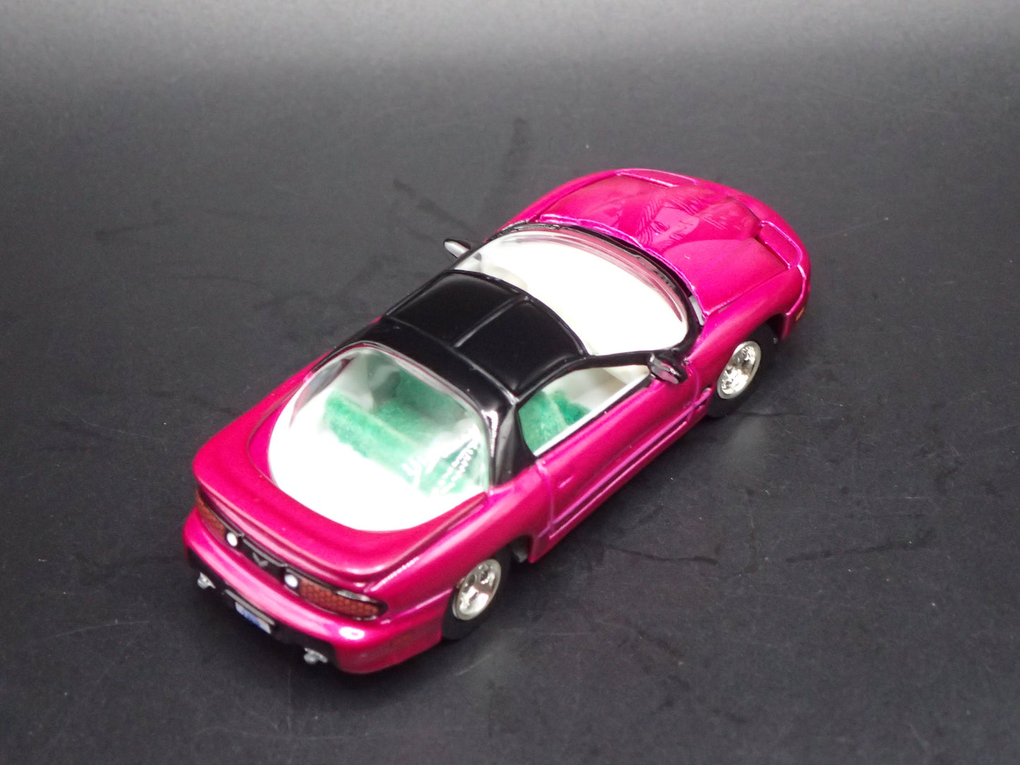 2002 02 PONTIAC FIREBIRD WS6 1:64 SCALE COLLECTIBLE DIORAMA DIECAST MODEL CAR
