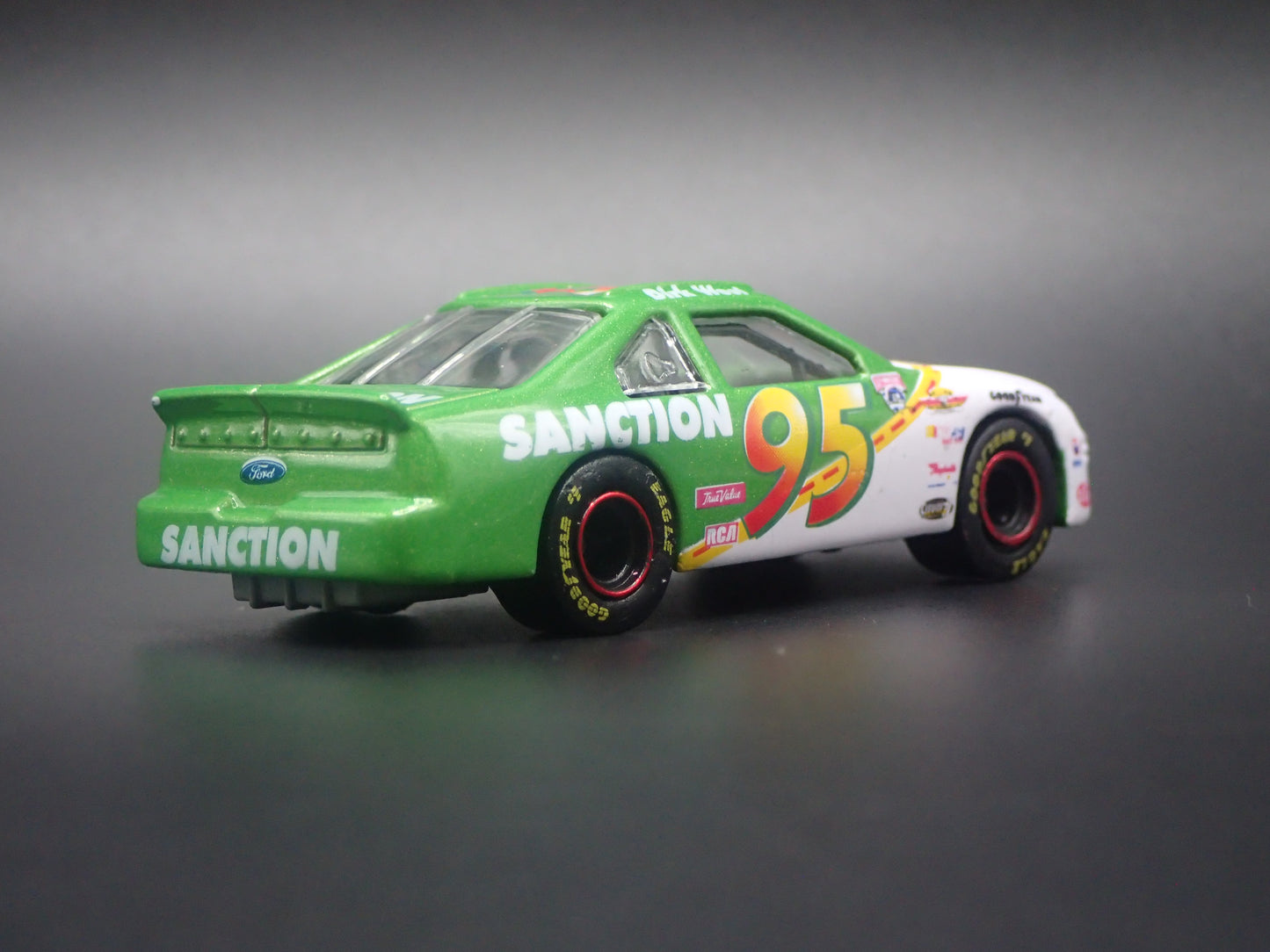 1998 98 FORD TAURUS 95 DIRK WEST NASCAR 1:64 SCALE DIORAMA DIECAST MODEL CAR