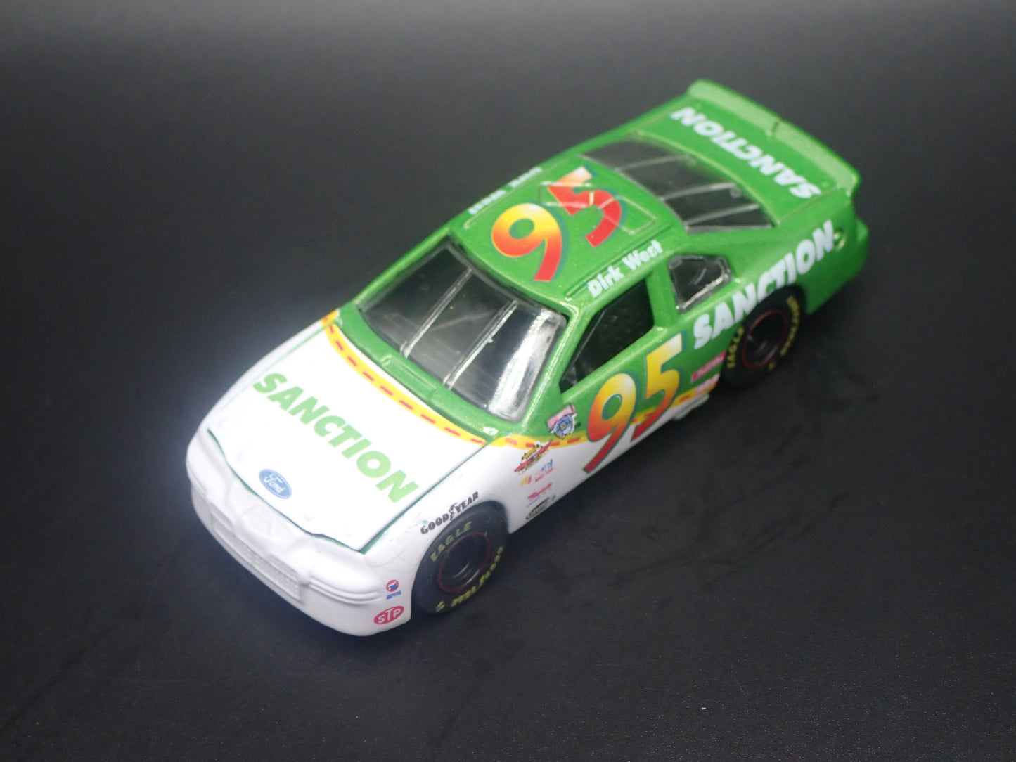1998 98 FORD TAURUS 95 DIRK WEST NASCAR 1:64 SCALE DIORAMA DIECAST MODEL CAR