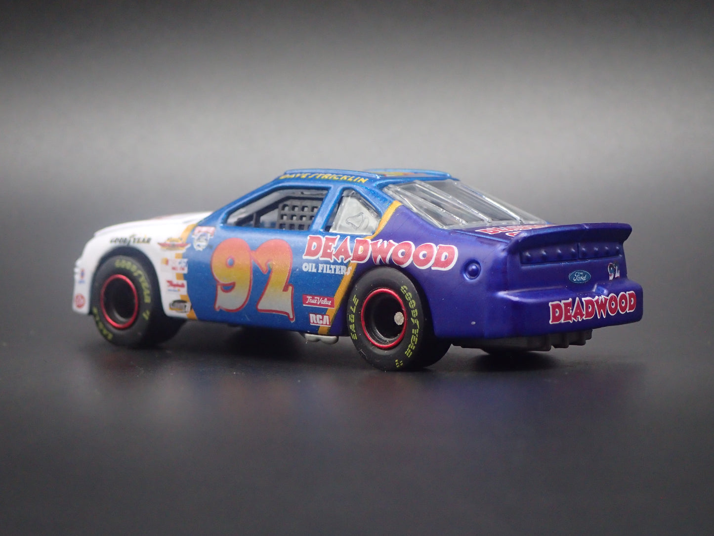 1998 98 FORD TAURUS 92 DAVE STRICKLIN NASCAR 1:64 SCALE DIORAMA DIECAST MODEL CAR