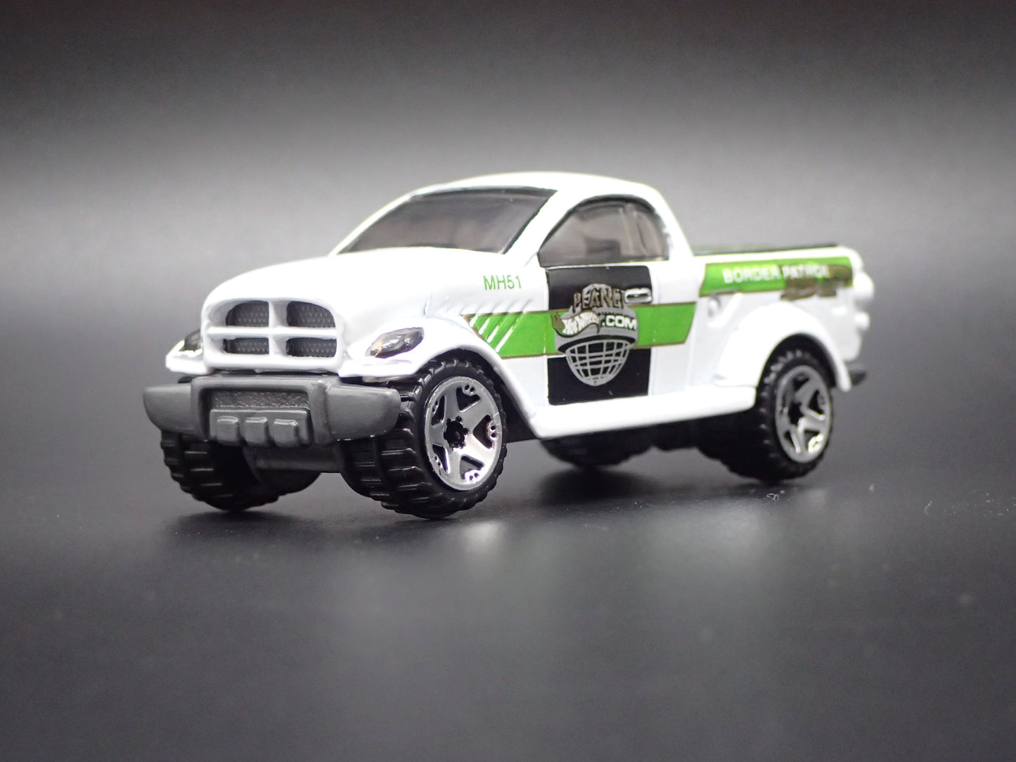 2000 00 DODGE POWER WAGON TRUCK CONCEPT 1:64 SCALE DIORAMA DIECAST MODEL CAR