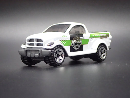 2000 00 DODGE POWER WAGON TRUCK CONCEPT 1:64 SCALE DIORAMA DIECAST MODEL CAR