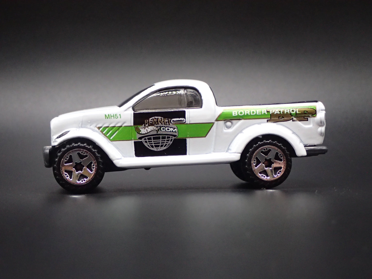 2000 00 DODGE POWER WAGON TRUCK CONCEPT 1:64 SCALE DIORAMA DIECAST MODEL CAR