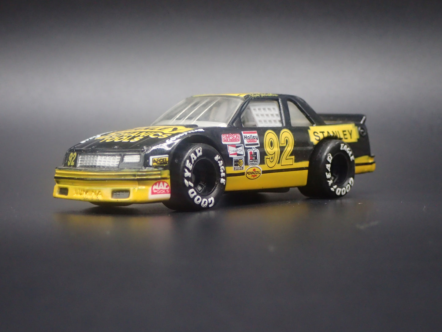 1992 92 CHEVY CHEVROLET LUMINA 92 HUT STRICKLIN NASCAR 1:64 SCALE DIECAST CAR