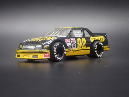 1992 92 CHEVY CHEVROLET LUMINA 92 HUT STRICKLIN NASCAR 1:64 SCALE DIECAST CAR