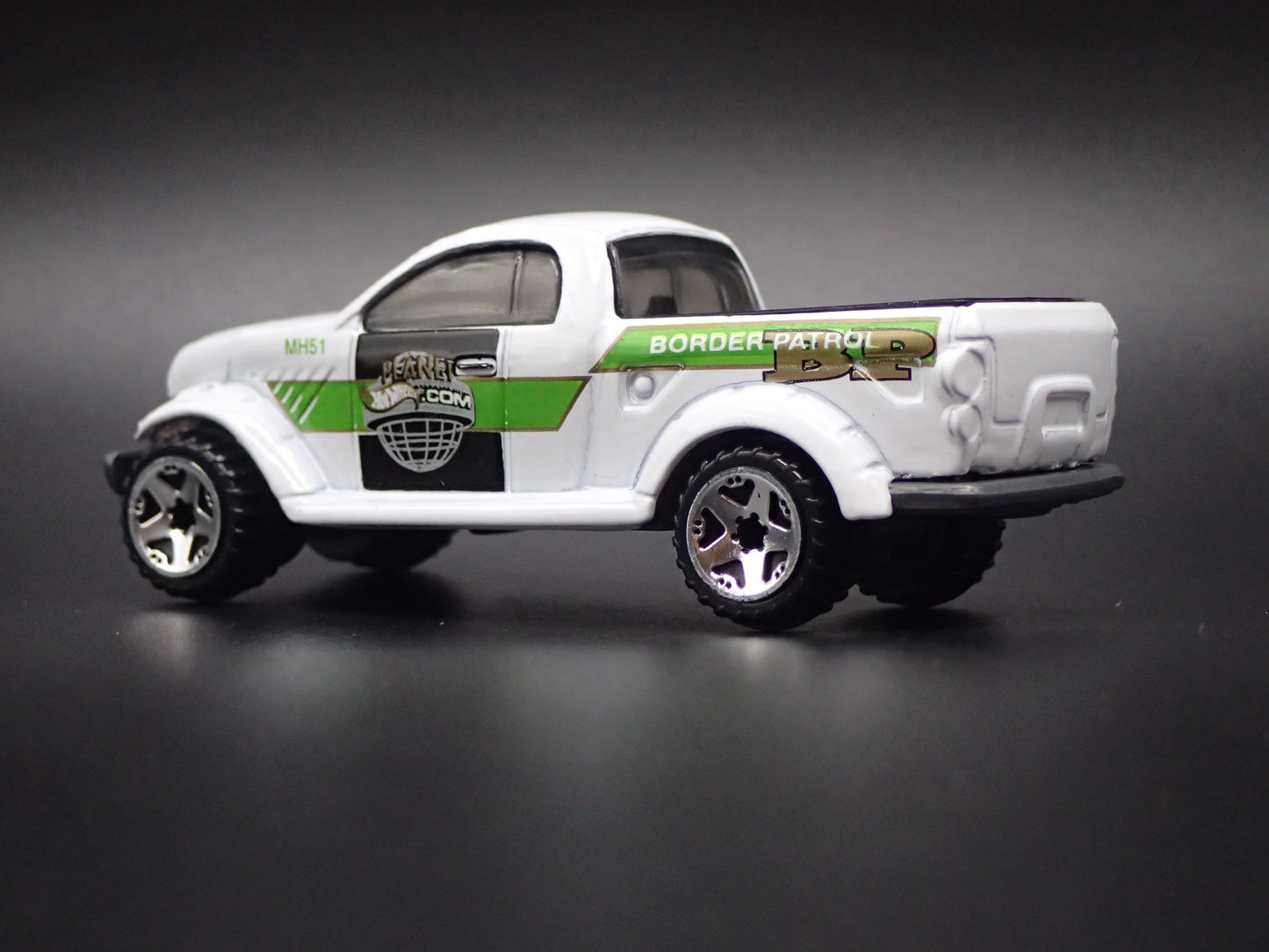 2000 00 DODGE POWER WAGON TRUCK CONCEPT 1:64 SCALE DIORAMA DIECAST MODEL CAR