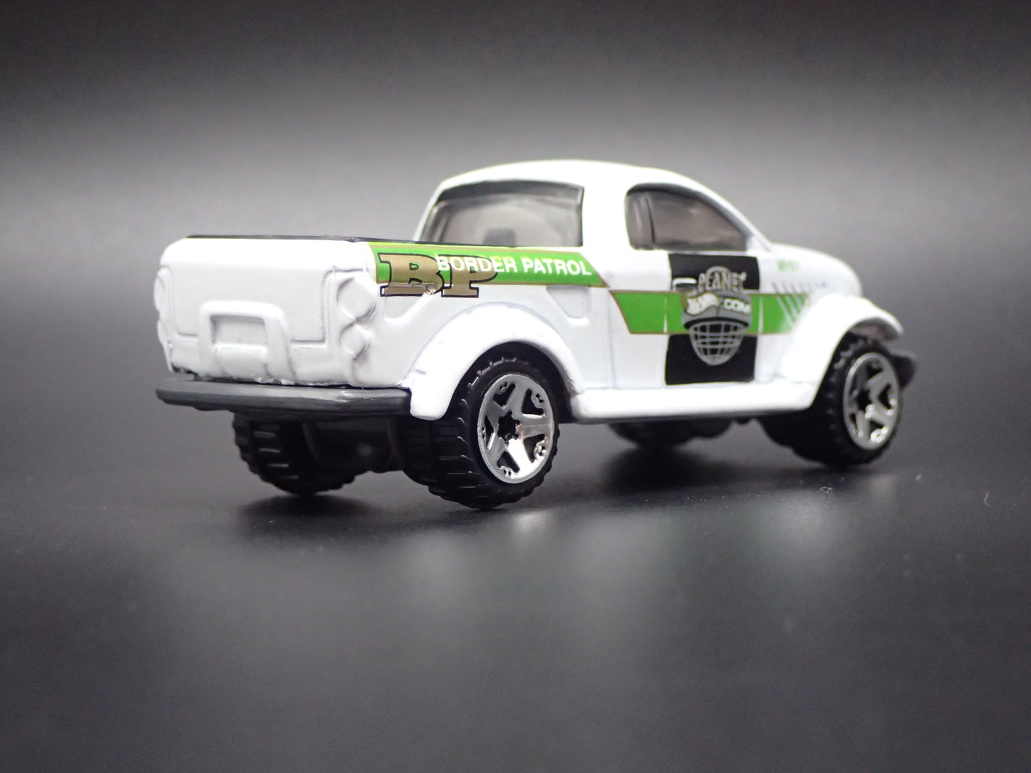 2000 00 DODGE POWER WAGON TRUCK CONCEPT 1:64 SCALE DIORAMA DIECAST MODEL CAR