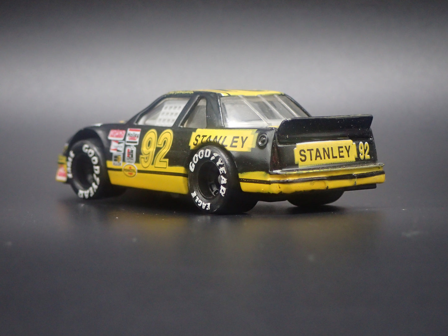 1992 92 CHEVY CHEVROLET LUMINA 92 HUT STRICKLIN NASCAR 1:64 SCALE DIECAST CAR
