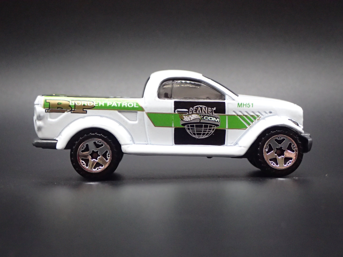2000 00 DODGE POWER WAGON TRUCK CONCEPT 1:64 SCALE DIORAMA DIECAST MODEL CAR