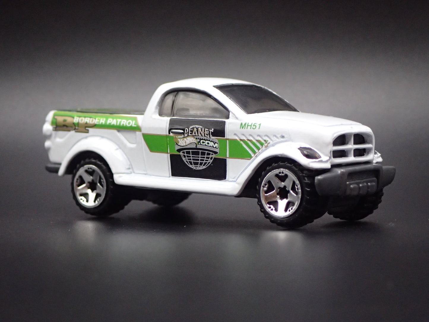 2000 00 DODGE POWER WAGON TRUCK CONCEPT 1:64 SCALE DIORAMA DIECAST MODEL CAR