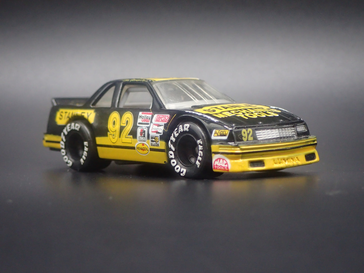 1992 92 CHEVY CHEVROLET LUMINA 92 HUT STRICKLIN NASCAR 1:64 SCALE DIECAST CAR