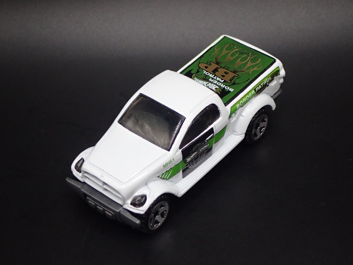 2000 00 DODGE POWER WAGON TRUCK CONCEPT 1:64 SCALE DIORAMA DIECAST MODEL CAR
