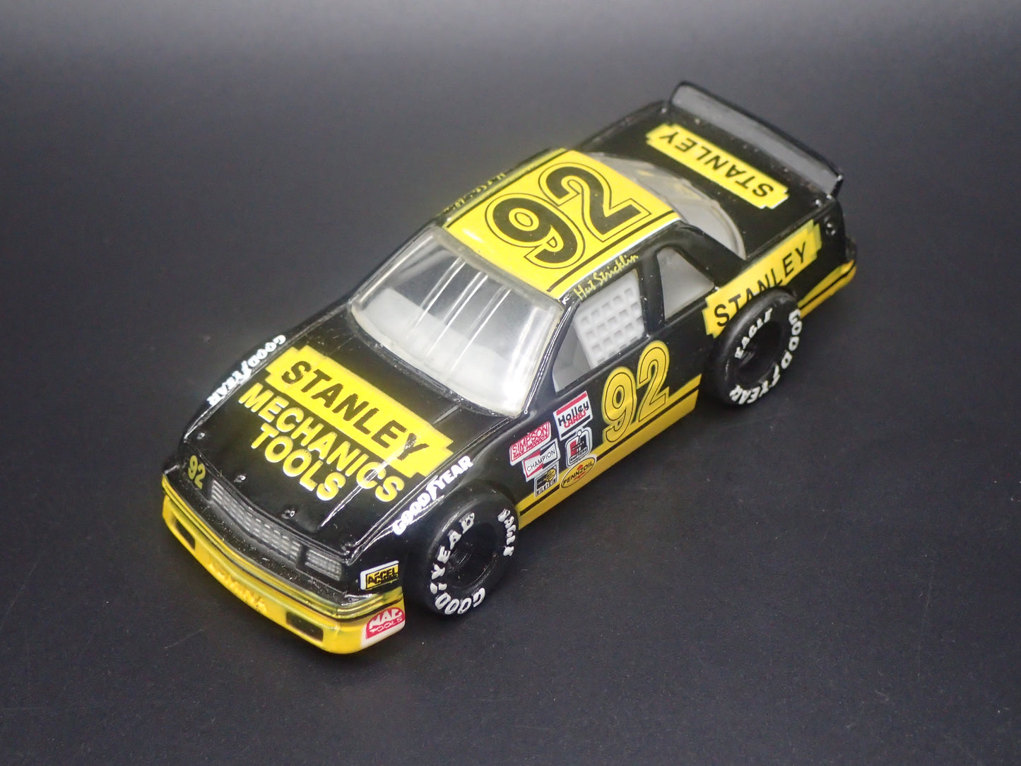1992 92 CHEVY CHEVROLET LUMINA 92 HUT STRICKLIN NASCAR 1:64 SCALE DIECAST CAR