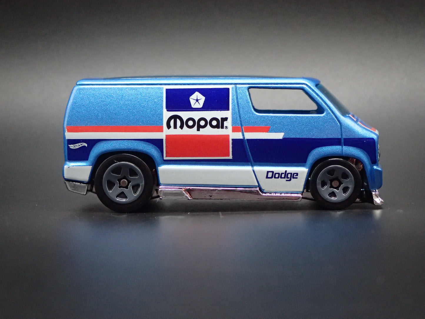 1977 77 DODGE CUSTOM VAN MOPAR BLUE 1:64 SCALE COLLECTIBLE DIECAST MODEL CAR
