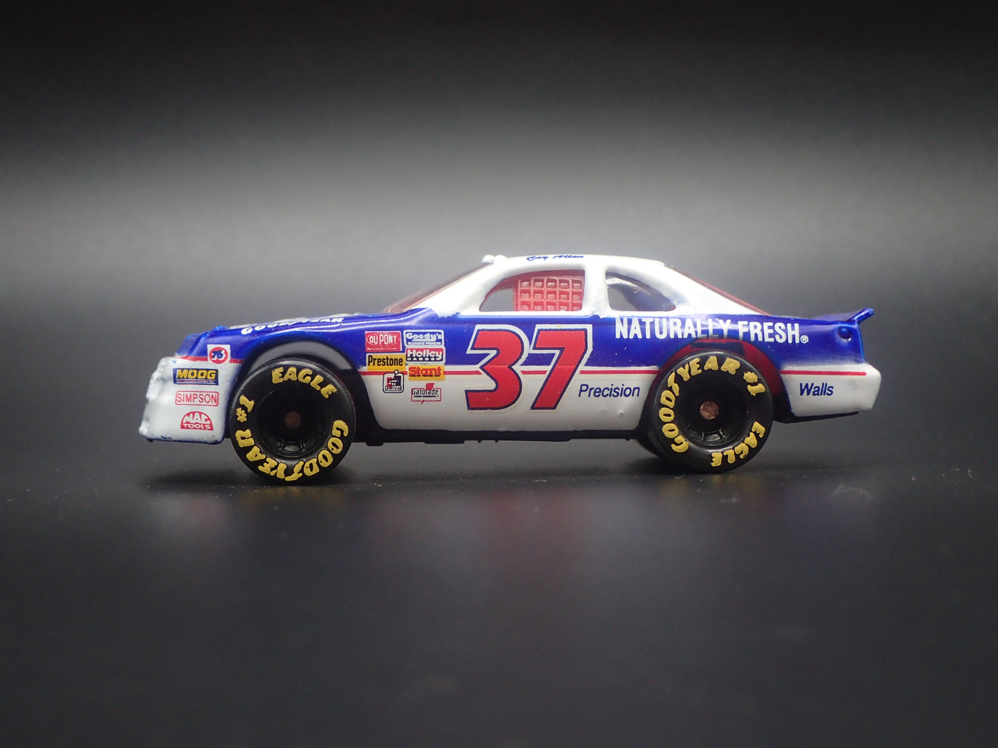 1992 FORD THUNDERBIRD 37 LOY ALLEN HOOTERS NASCAR 1:64 SCALE DIECAST MODEL CAR
