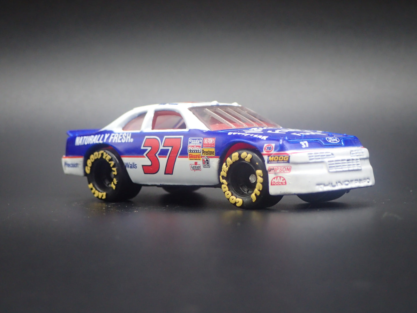 1992 FORD THUNDERBIRD 37 LOY ALLEN HOOTERS NASCAR 1:64 SCALE DIECAST MODEL CAR
