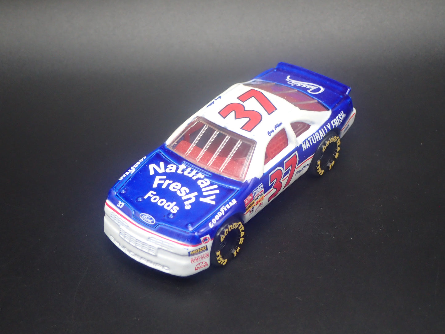 1992 FORD THUNDERBIRD 37 LOY ALLEN HOOTERS NASCAR 1:64 SCALE DIECAST MODEL CAR